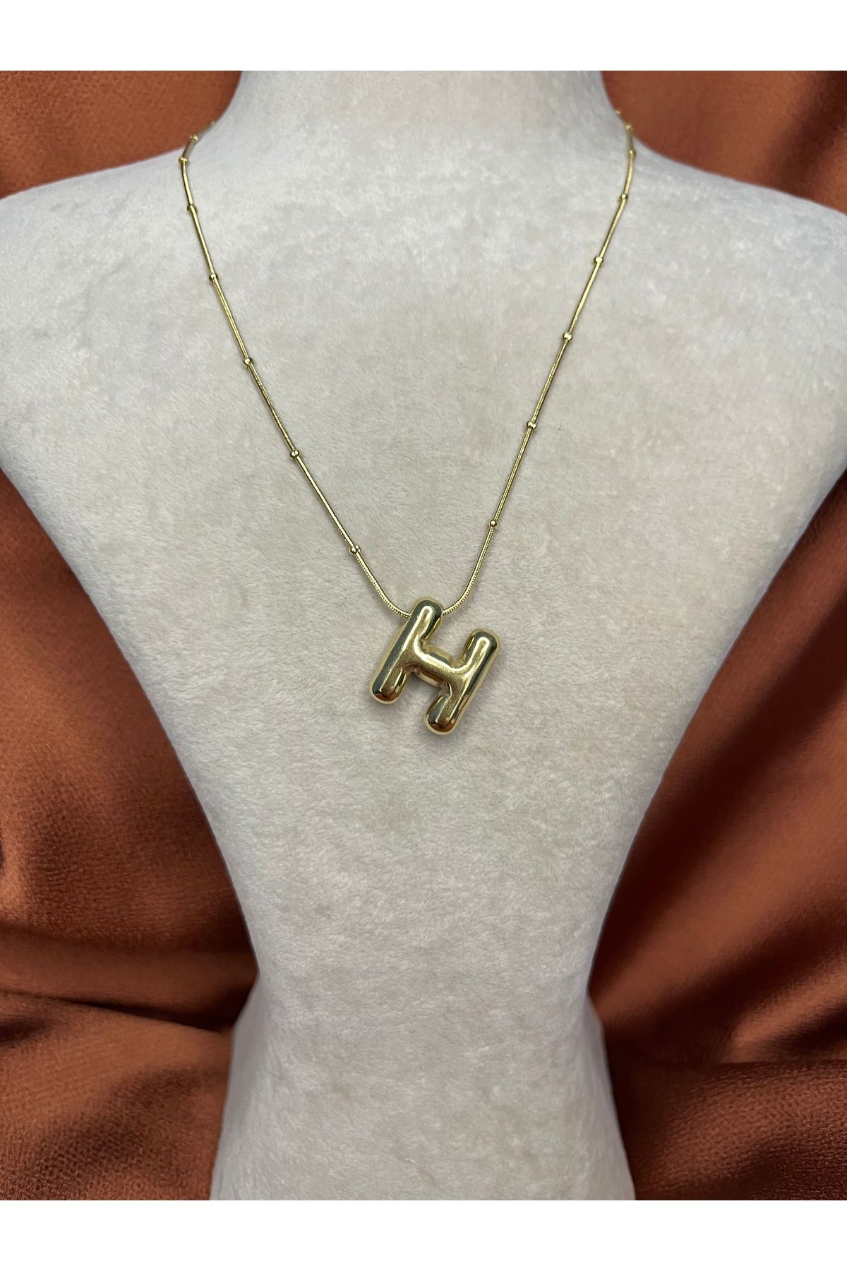 Fam&Co Jewelry Altın Renk Balon Harf Kolye – H Harfi, Şık ve Minimal Tasarım