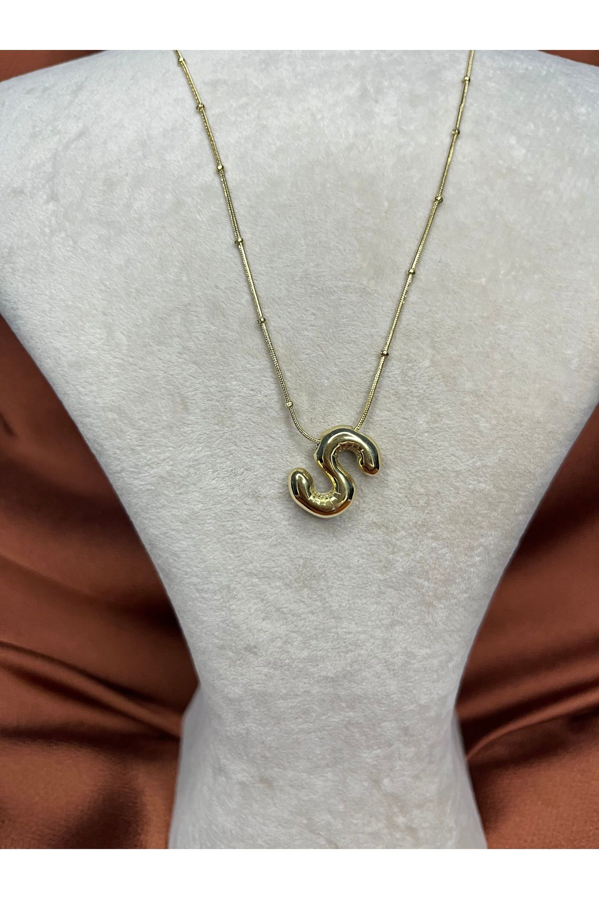 Fam&Co Jewelry Altın Renk Balon Harf Kolye – S Harfi, Şık ve Minimal Tasarım