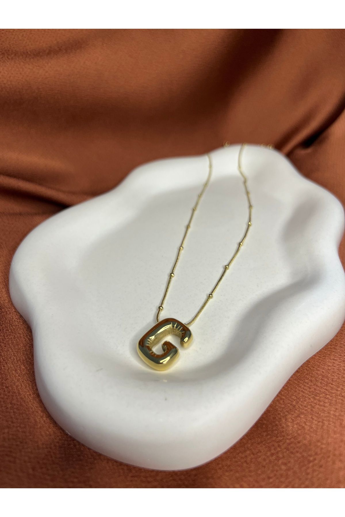 Fam&Co Jewelry Altın Renk Balon Harf Kolye – G Harfi, Şık ve Minimal Tasarım