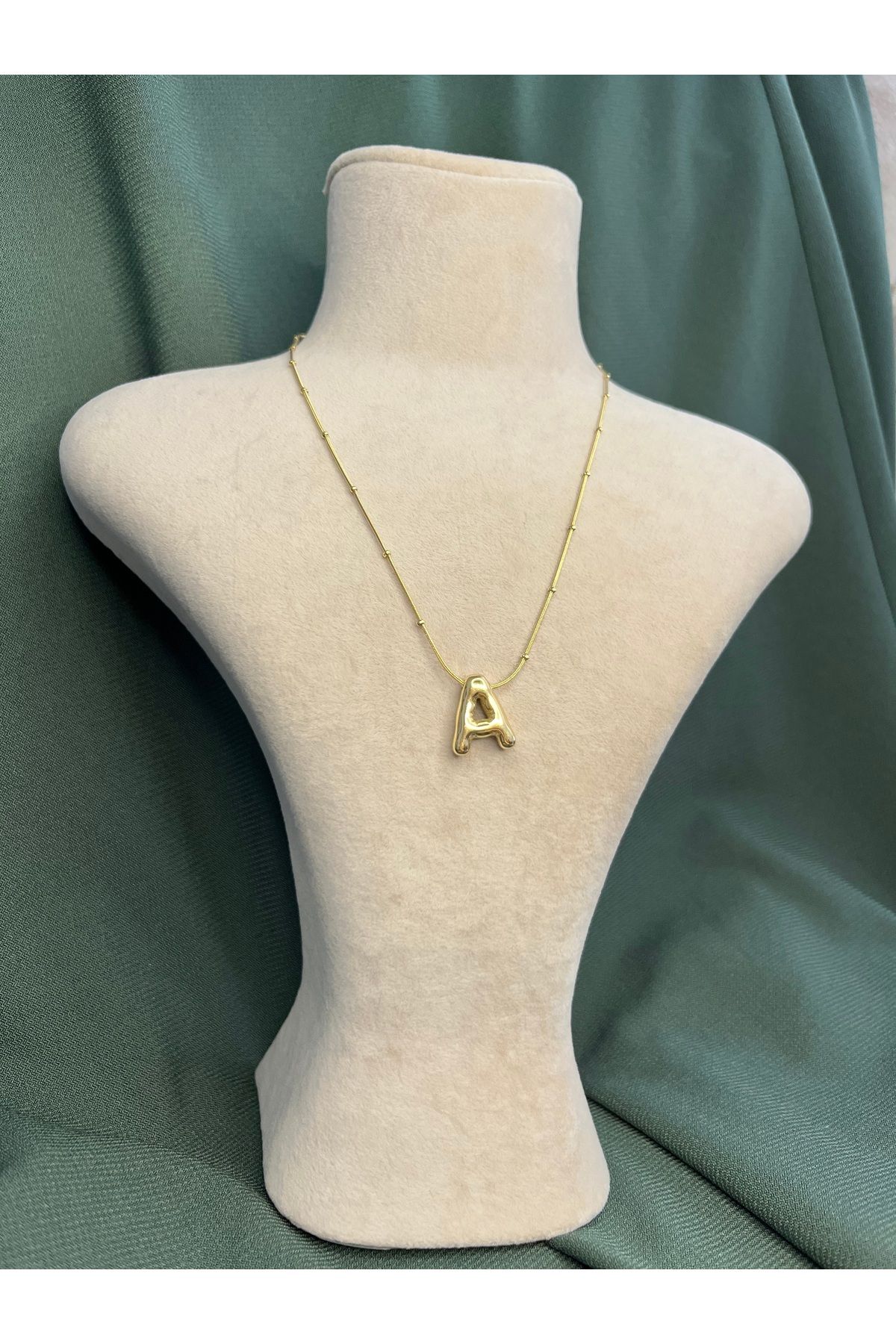 Fam&Co Jewelry Altın Renk Balon Harf Kolye – A Harfi, Şık ve Minimal Tasarım