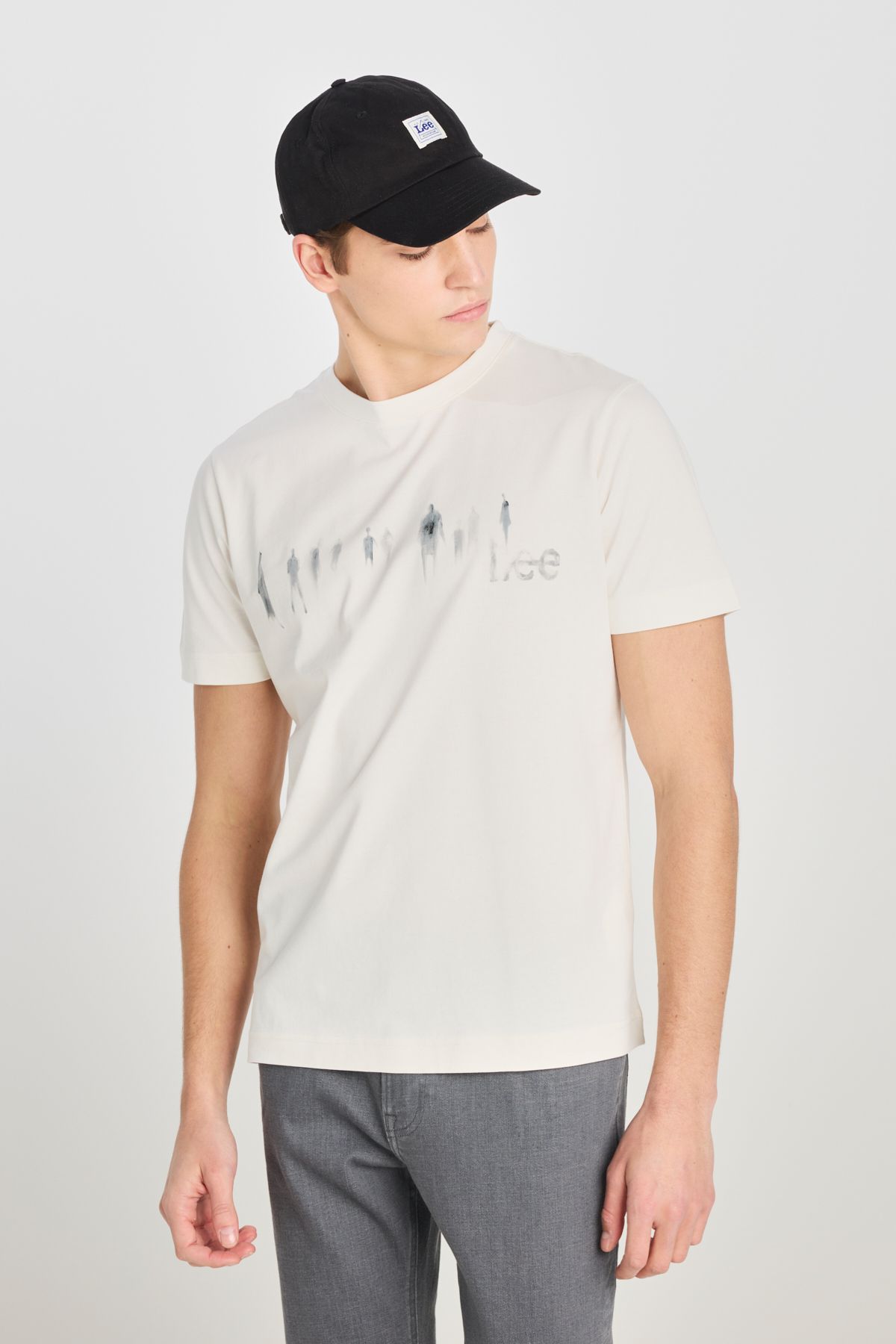 Lee L2510320104 Ekru Erkek Önü Baskılı Regular Fit Normal Kesim %100 Pamuk Bisiklet Yaka Tişört