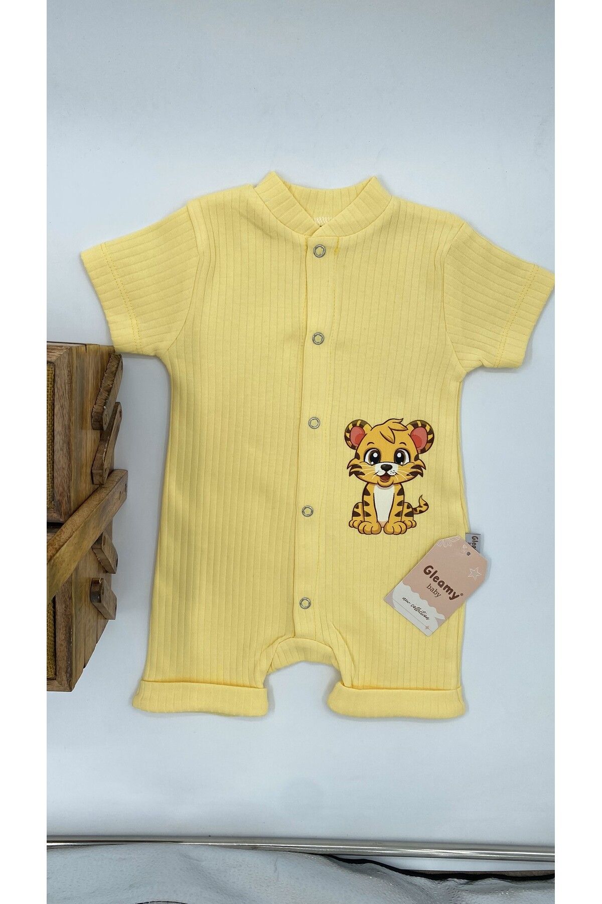 Gleamy KIDS SEVİMLİ ASLAN DESEN ÇITÇITLI KISA KOLLU ŞORT TULUM(ZIBIN)%100 PAMUK