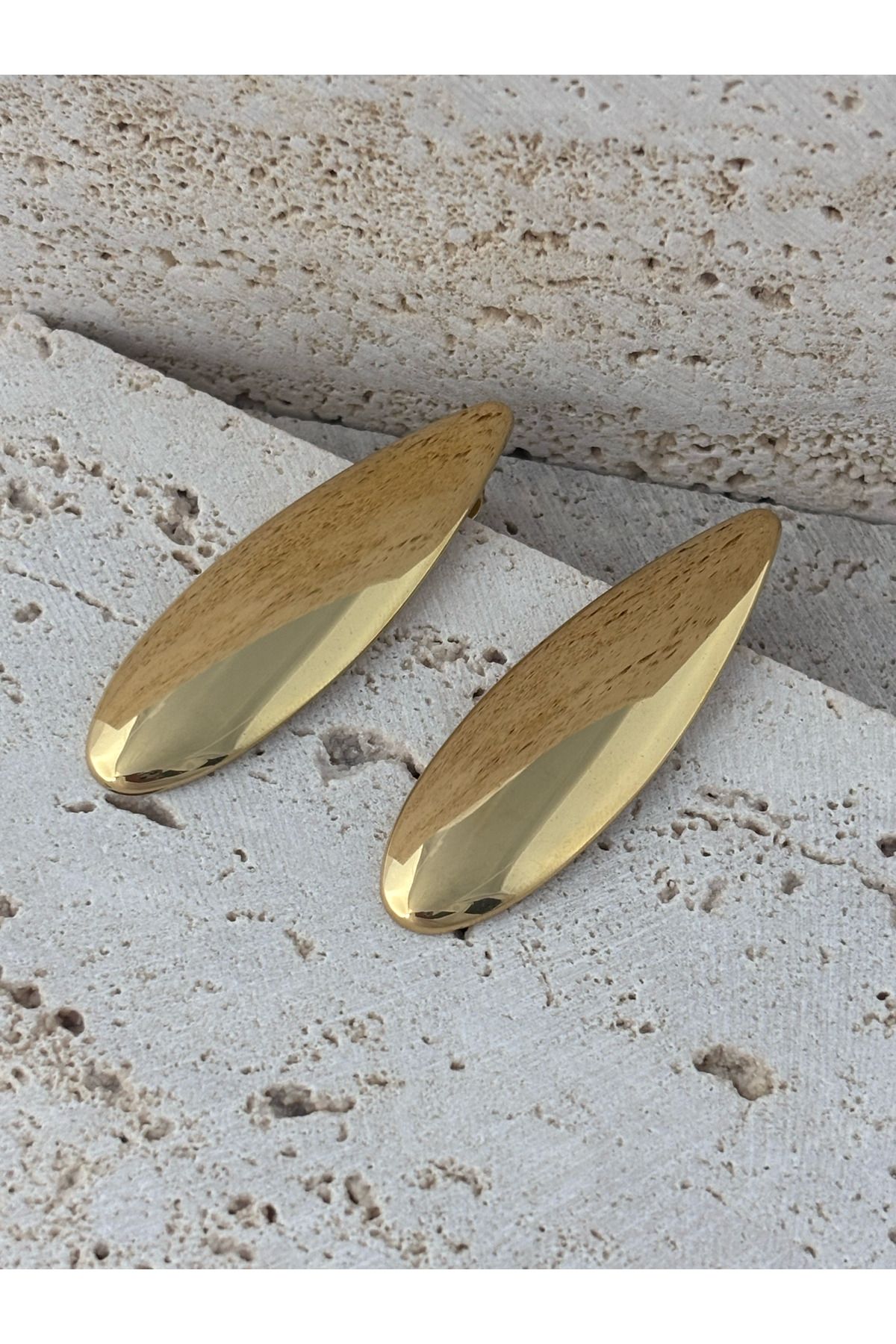 EleganceEssence Stiletto Form Altın Çivi Küpe – Paslanmaz Çelik, Minimal & Parlak Tasarım