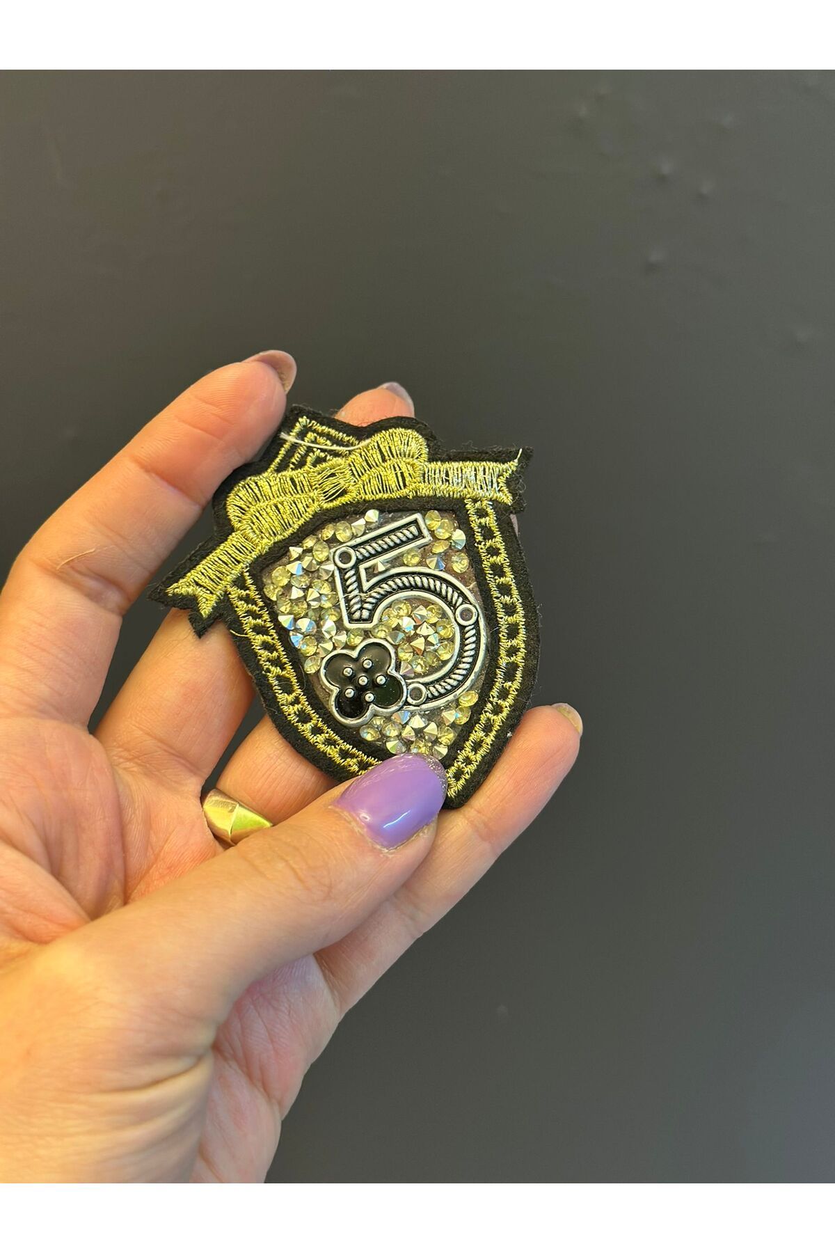 Gönülden Tasarım ÜTÜ İLE YAPIŞAN 5 RAKAMLI TAŞLI ARMA DİKİŞ APLİKE 7X6 CM