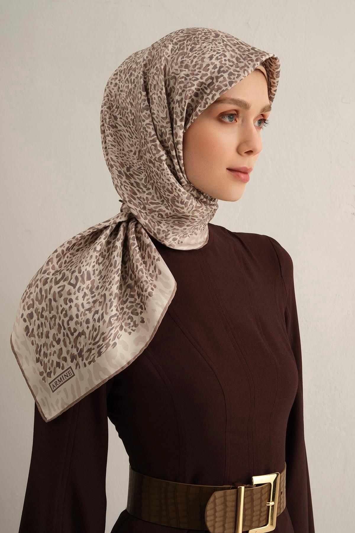 Armine-Eșarfă din twill de mătase pură cu model Model: 9352-05 4