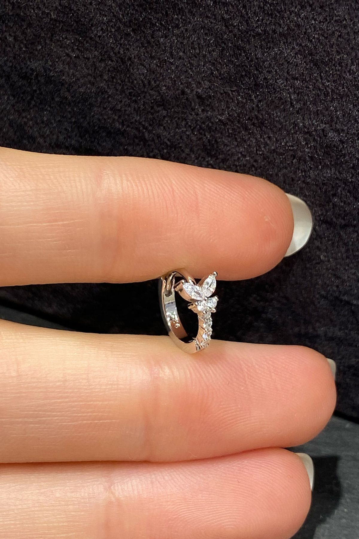 La femme by begum Mini Dört Taş Ve Tek Kelebek Silver Gümüş Halka Piercing,helix,tragus, Kıkırdak Küpesi