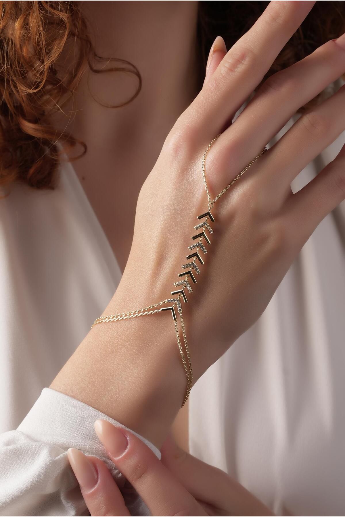 Çlk Accessories Premium Taşlı Üçgen Şahmeran Bileklik 70903