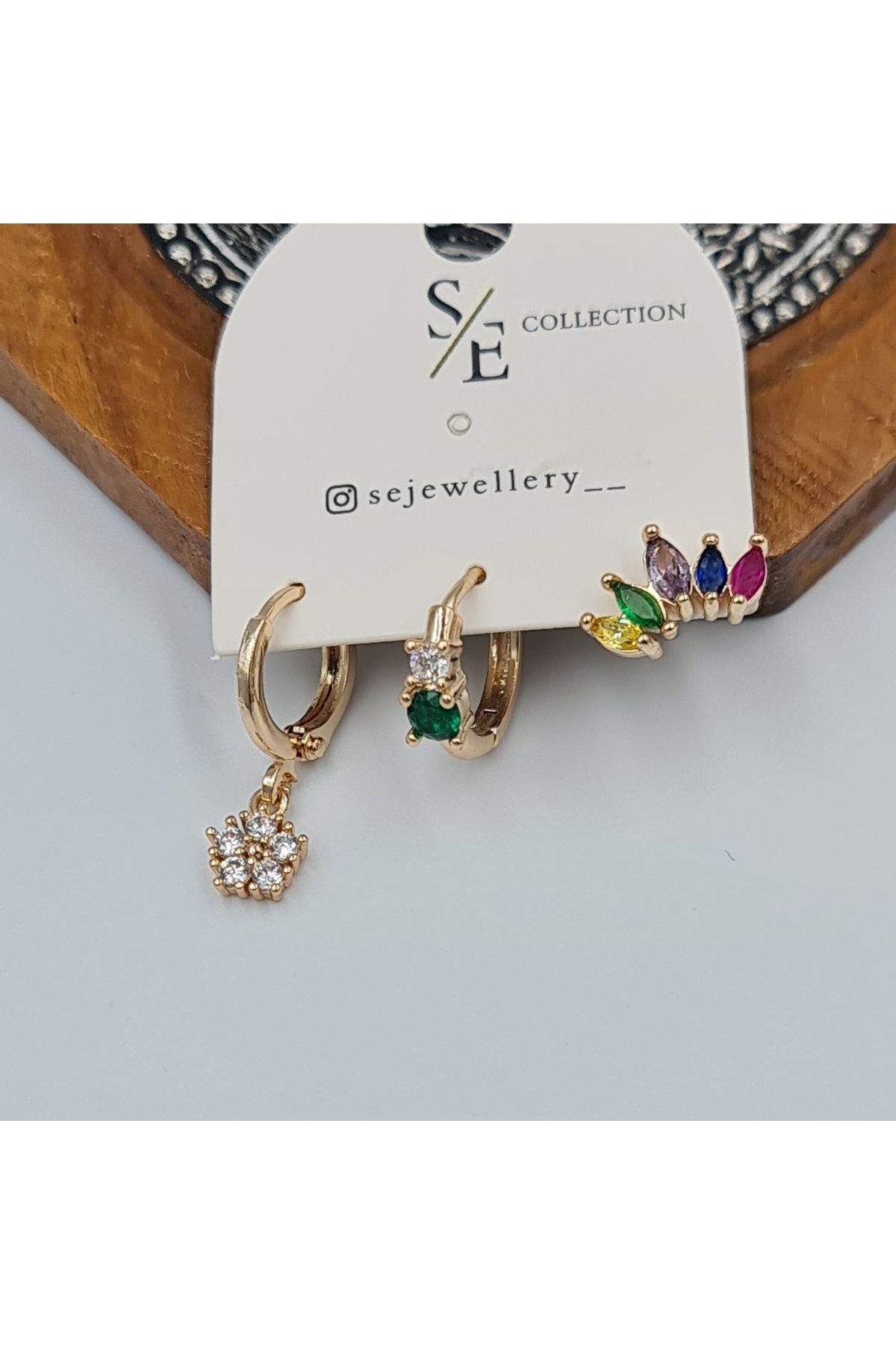 SE Jewellery Collection Selin Ersoy Üçlü Renkli Taş Detaylı Gold Renk Xuping Küpe Seti - Kararmaz Suya Dayanıklı