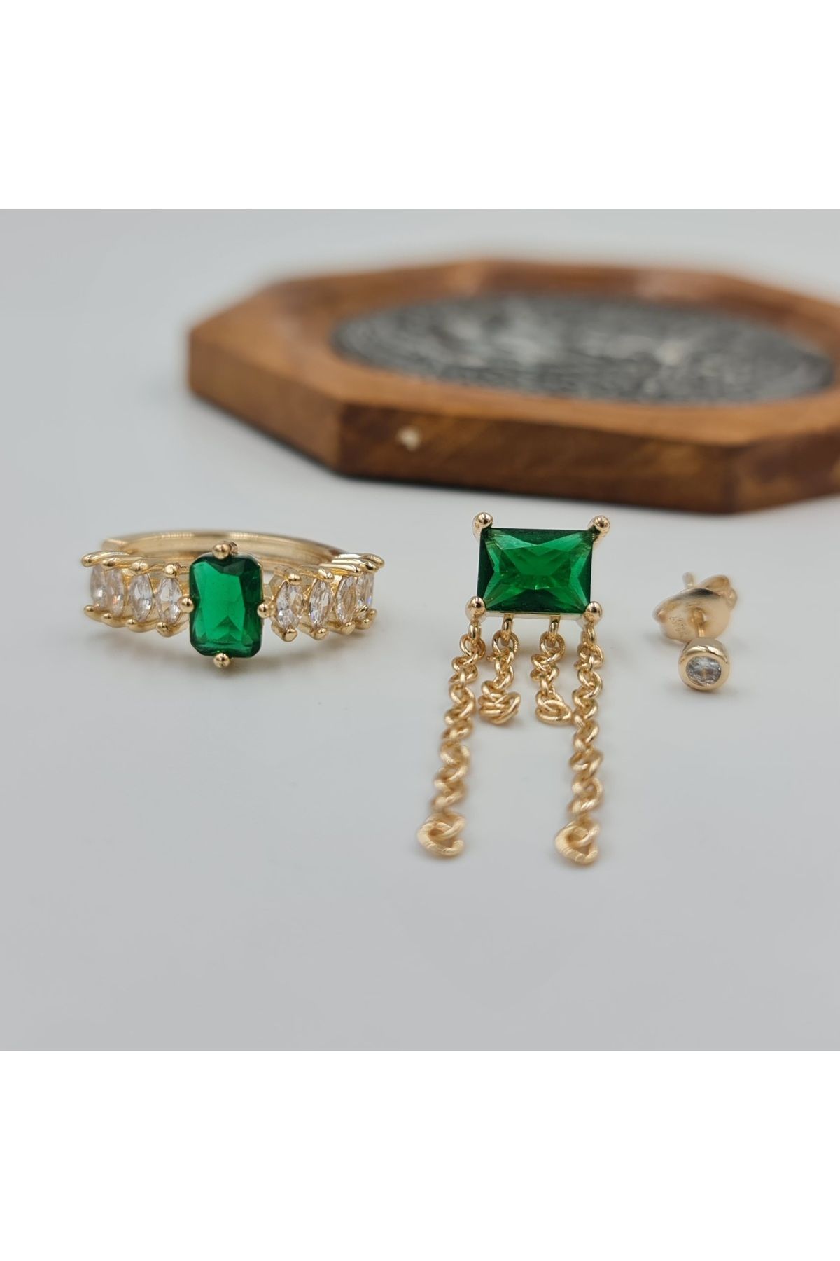 SE Jewellery Collection Selin Ersoy Üçlü Zümrüt Yeşil Taş Detaylı Gold Renk Xuping Küpe Seti - Kararmaz Suya Dayanıklı
