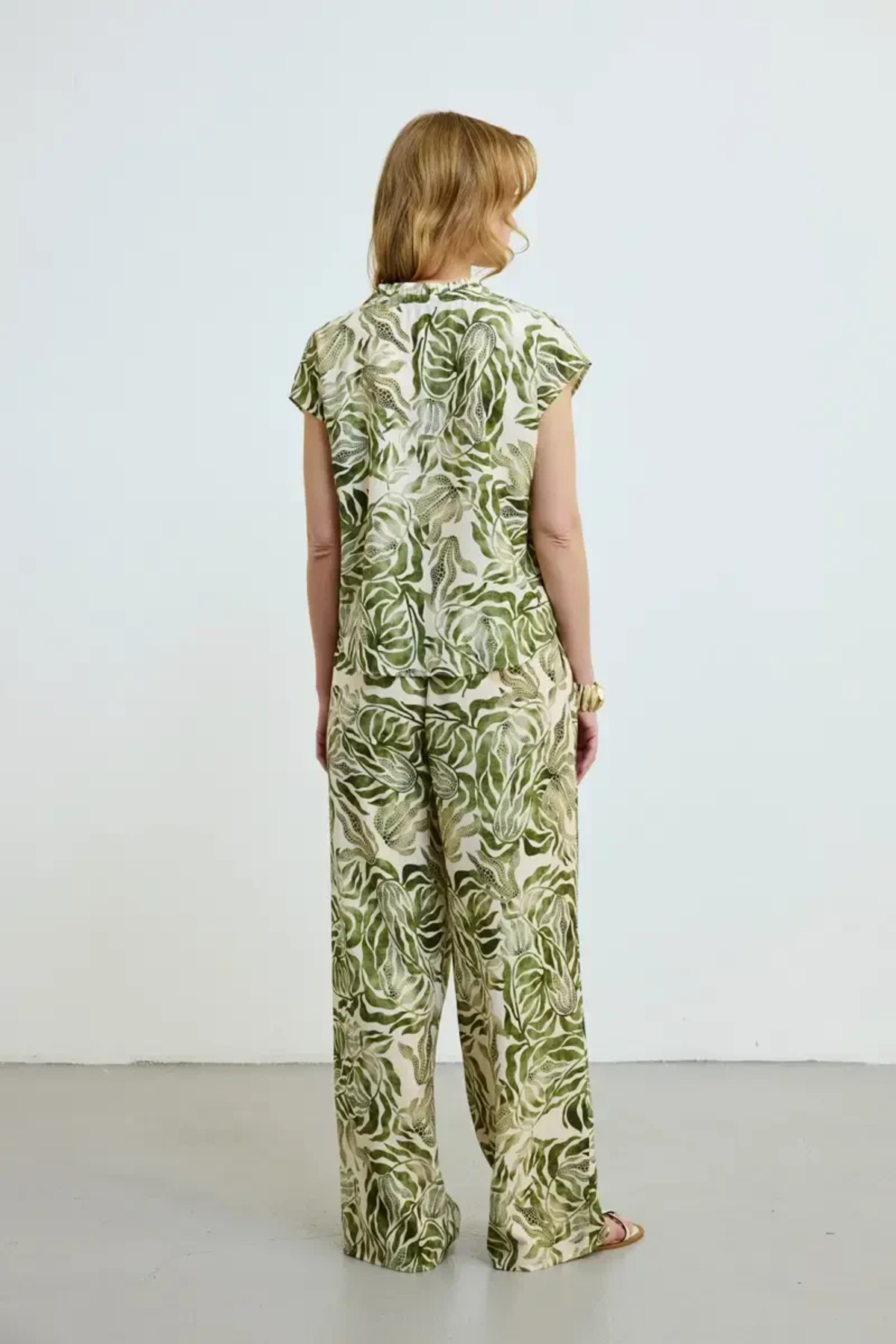 Gusto-Patterned Wide Leg Trousers with Elastic Waist - Khaki 4