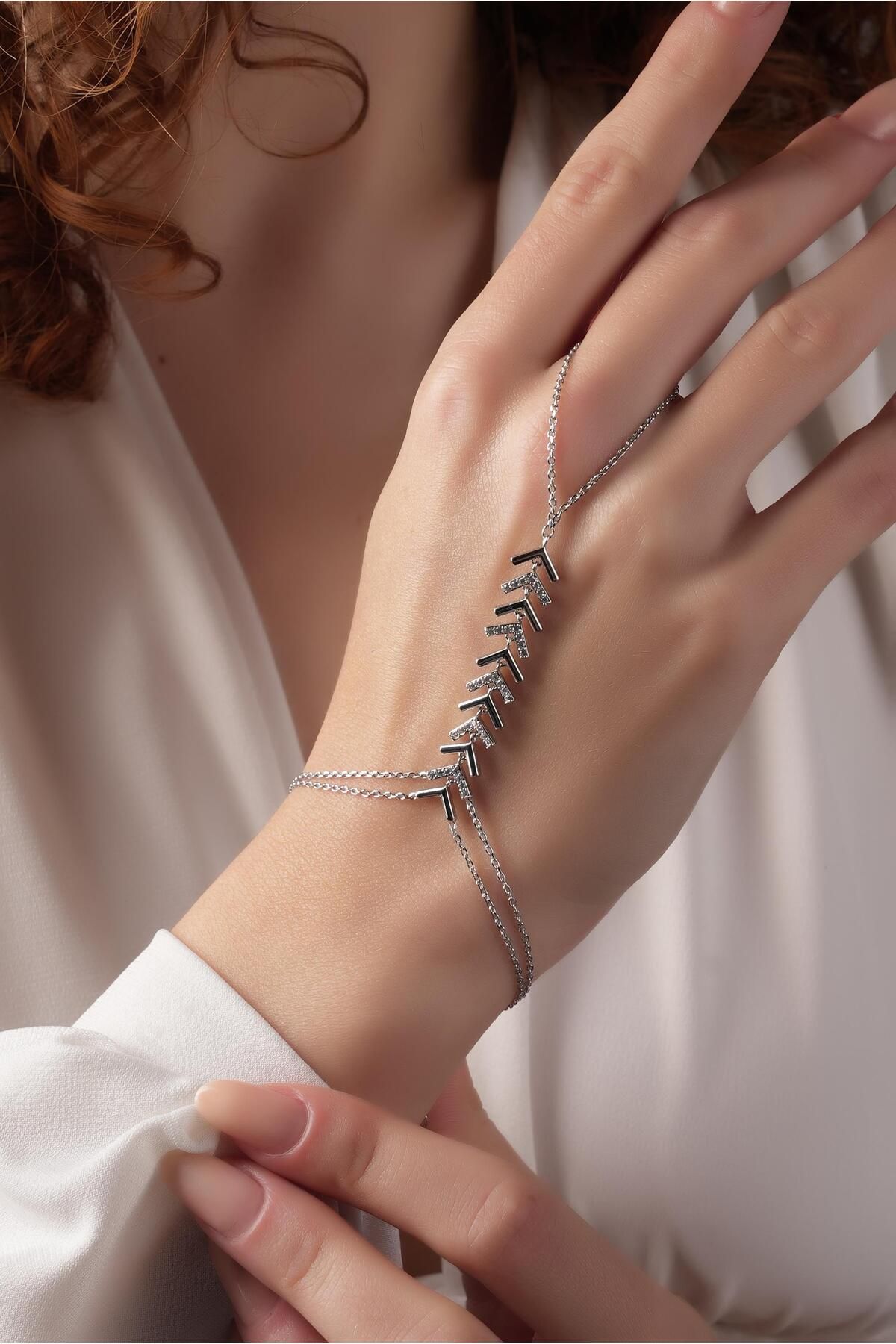 Çlk Accessories Premium Taşlı Üçgen Şahmeran Bileklik 70903