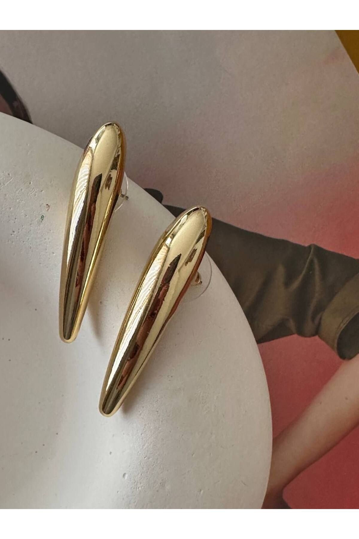 Esmeray Aksesuar Vip Çelik Gold Renk Premium Seri Antialerjik Küpe Uzunluk 4,5 cm.