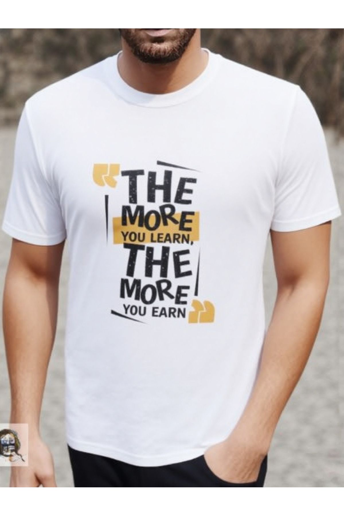 ship master Erkek Beyaz Tişört – "The More You Learn, The More You Earn" Slogan Baskılı