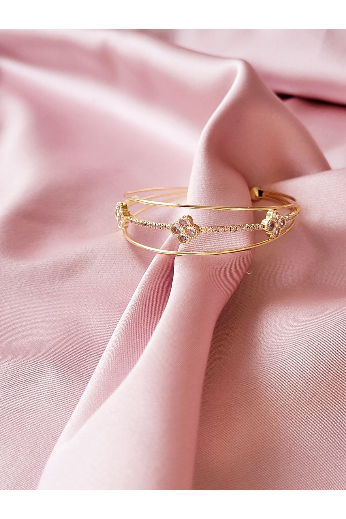 Jewerly Clover Charm Yonca Detaylı Zarif Parlak Bileklik