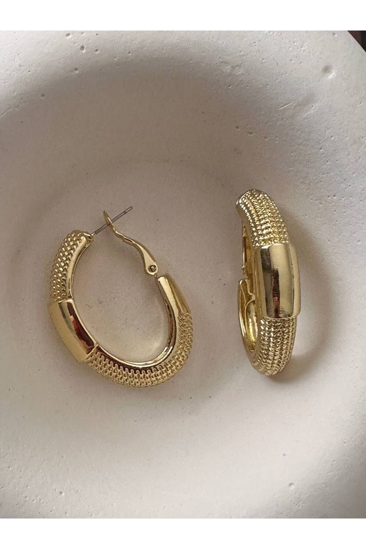 Esmeray Aksesuar Vip Çelik Gold Renk Lazer Kesim Premium Seri Antialerjik Oval Halka Küpe Genişlik 2,5 cm.