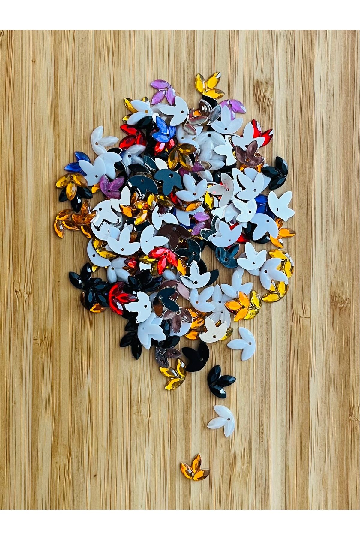Öztürk Üç Yapraklı Yonca. Oya, Abiye Ve El Işleme Taş Görünümlü Plastik Pul. Renkli. Paket Içi 300 Adet.