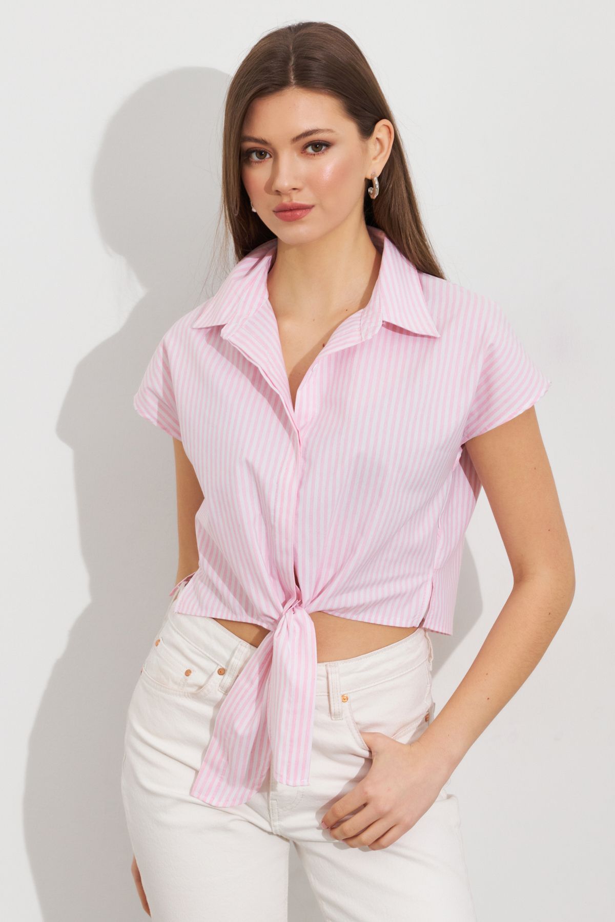 Cool & Sexy Kadın Ekru-Pembe Çizgili Bağlamalı Crop Gömlek MPC306