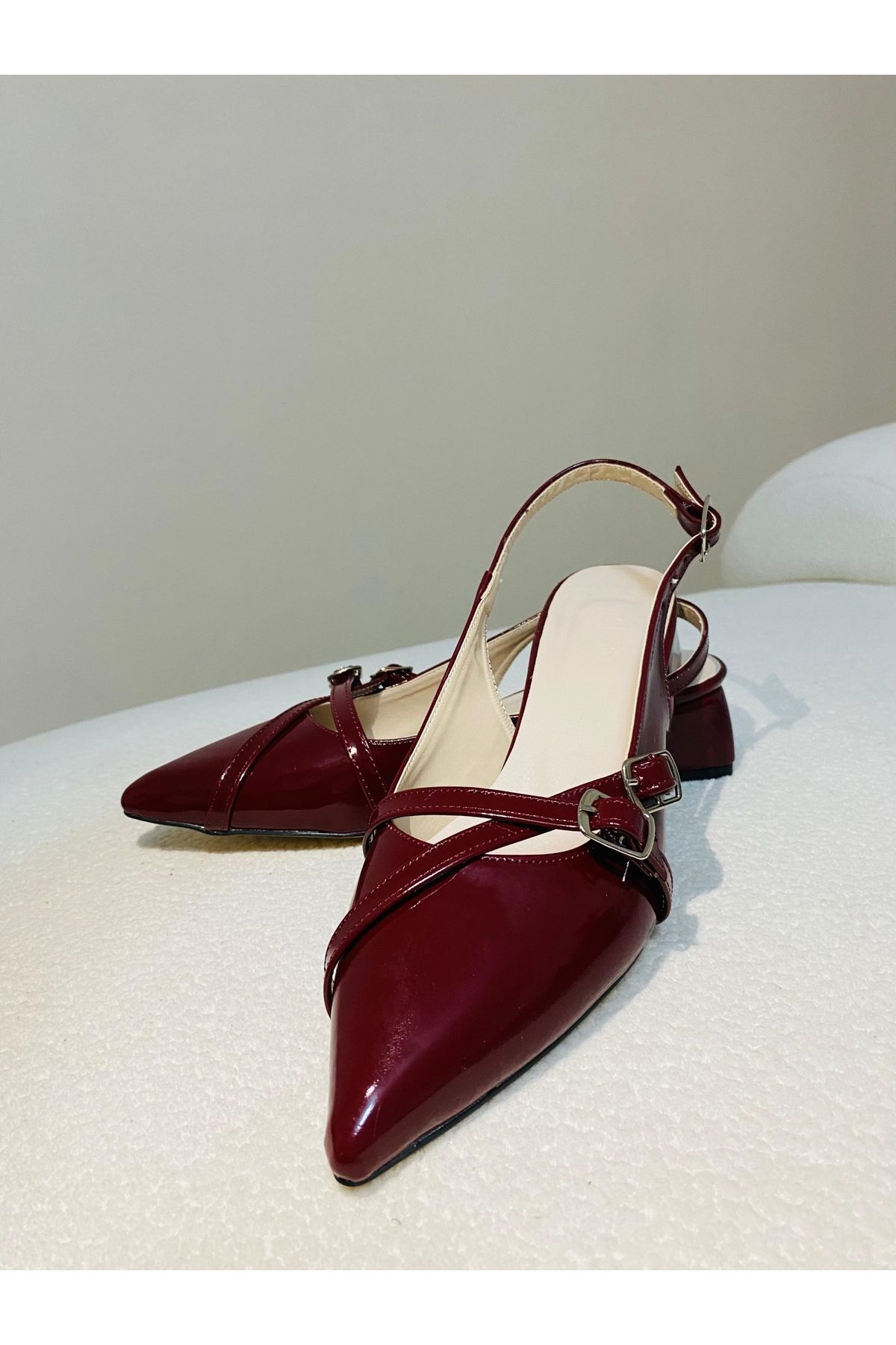 BİRDALİFE WEAR Kadın Bordo Çapraz Bantlı Kısa Topuklu Ayakkabıı