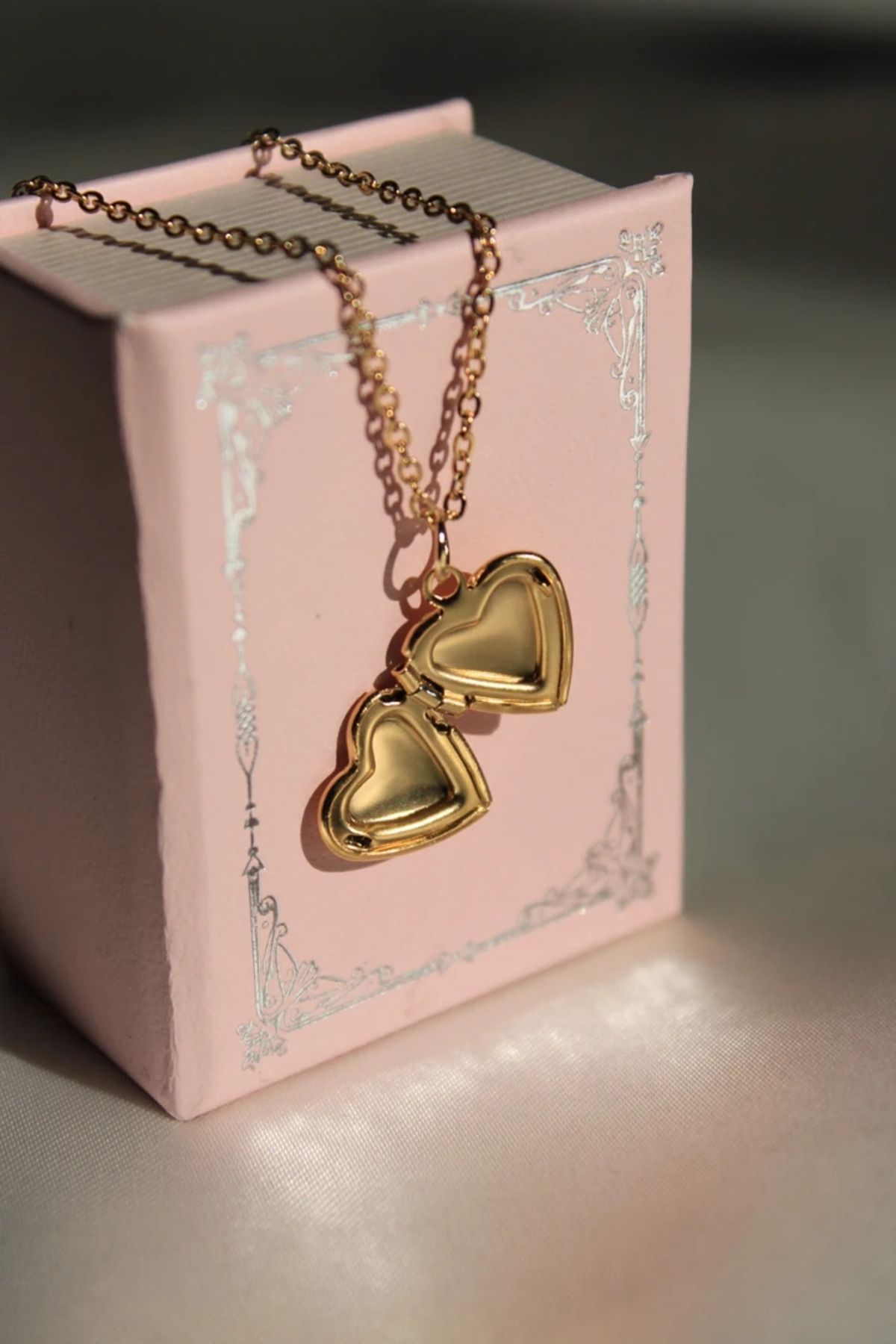 Harlofia Jewelry Kişiye Özel Harfli Minimal Kalp Kolye