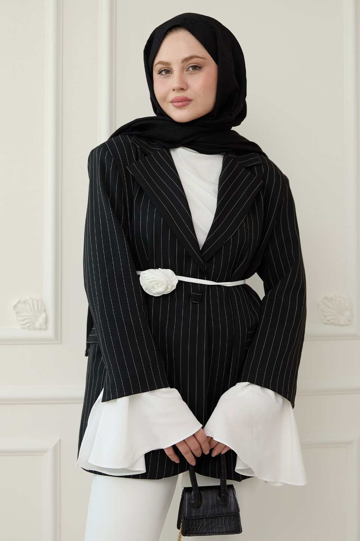 InStyle Çizgili Kolları Volanlı Siyah Blazer Ceket