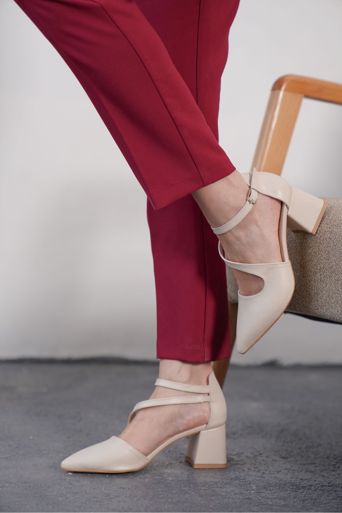 lavishoes Santa Günlük Ortopedik Klasik Topuklu Kadın Ayakkabı