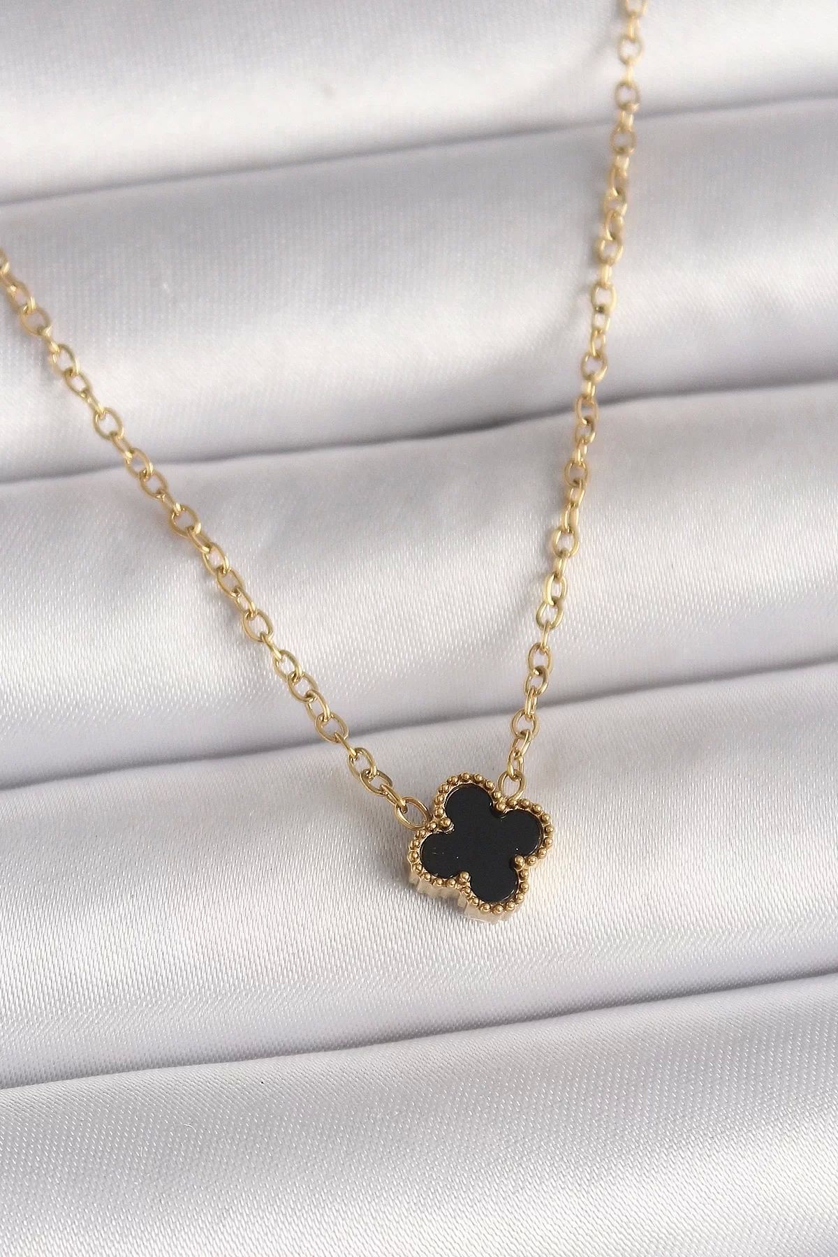 Clariss 316L Çelik Gold Renk Siyah Yonca Model Kadın Kolye