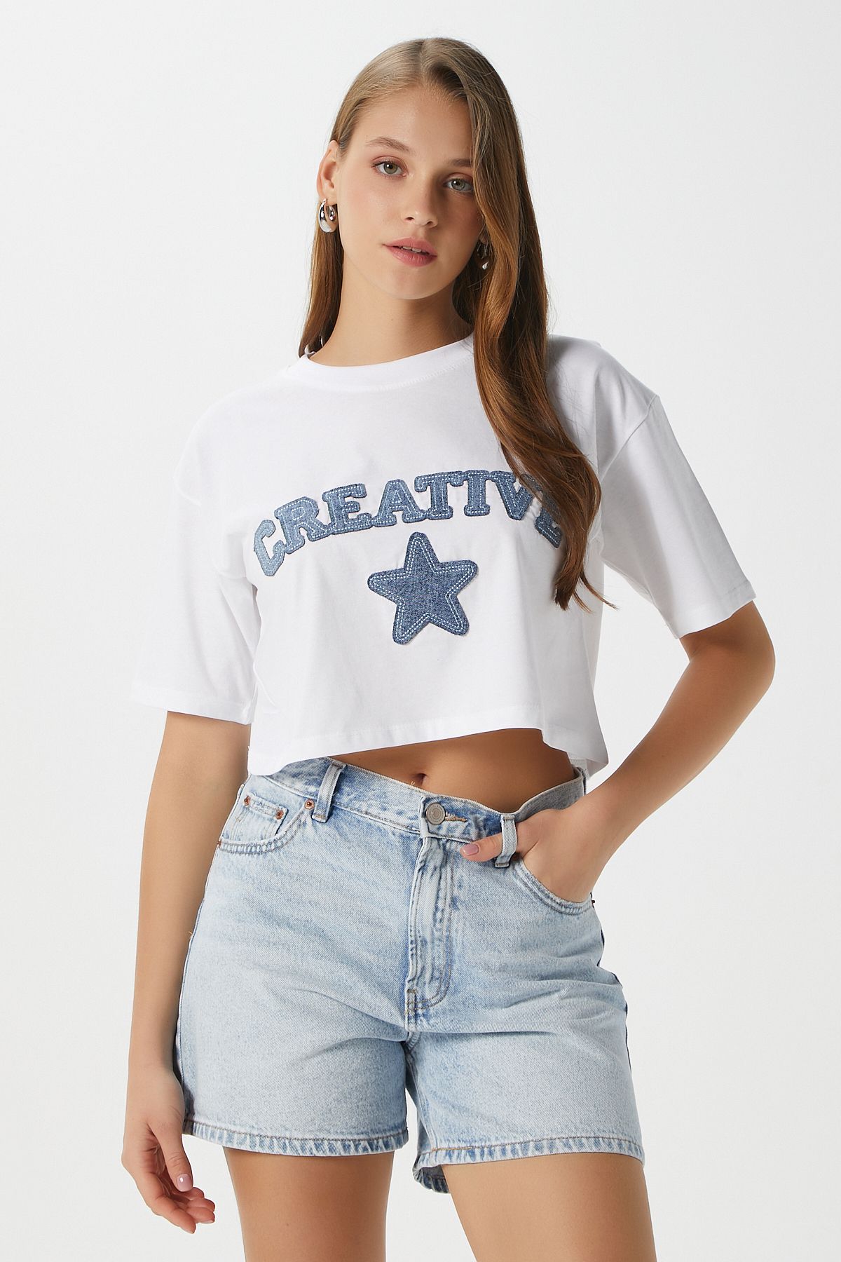 Ritnice Kadın Creative Mavi Beyaz Nakışlı Crop T-shirt