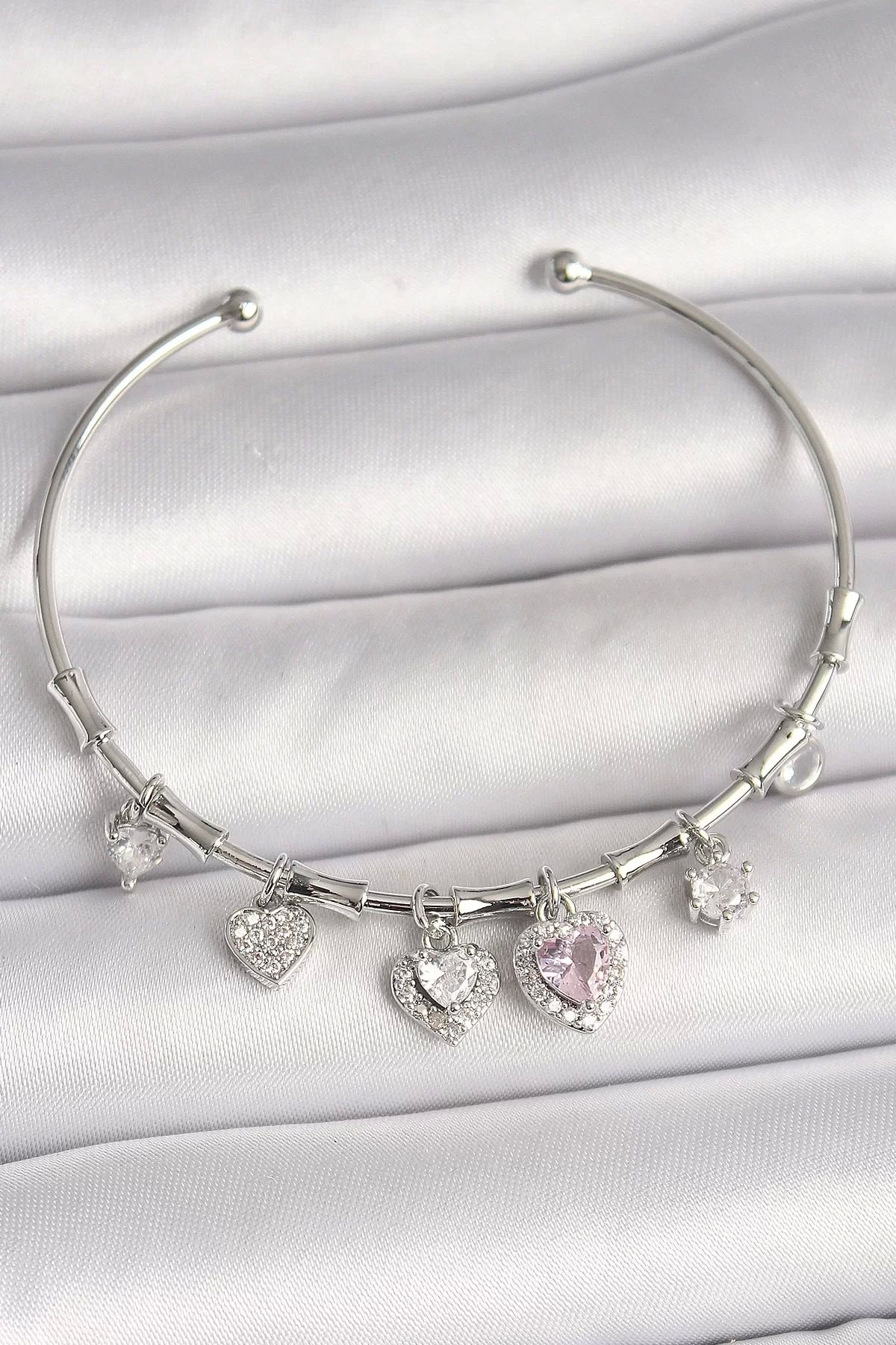 Clariss Pirinç Gümüş Renk Sallantı Pembe Zirkon Taşlı Kalp Model Charm Kadın Bileklik
