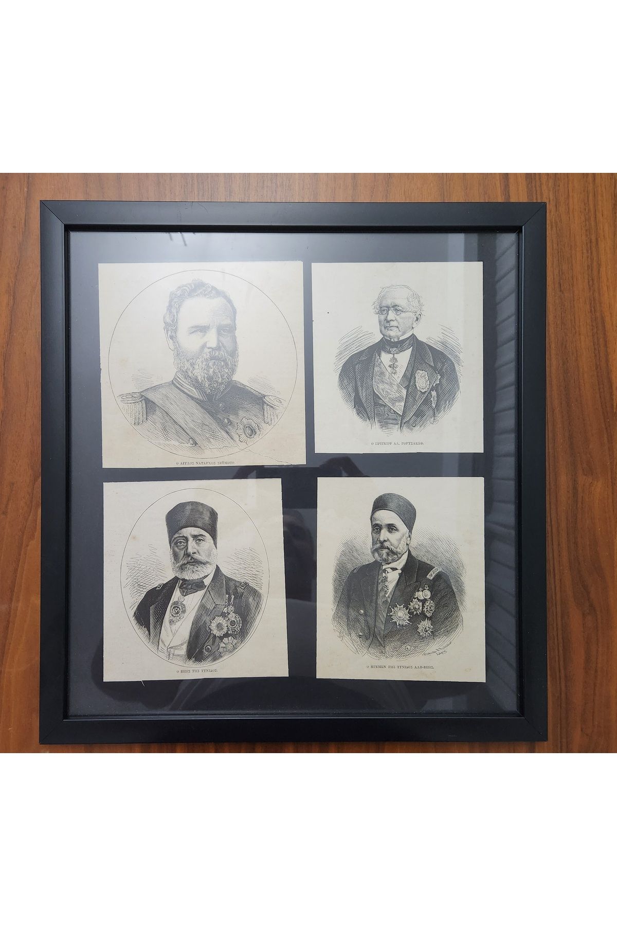 Edi Antik 42x45cm Çerçevesinde Gravürler. 4 Adet hükümdar
