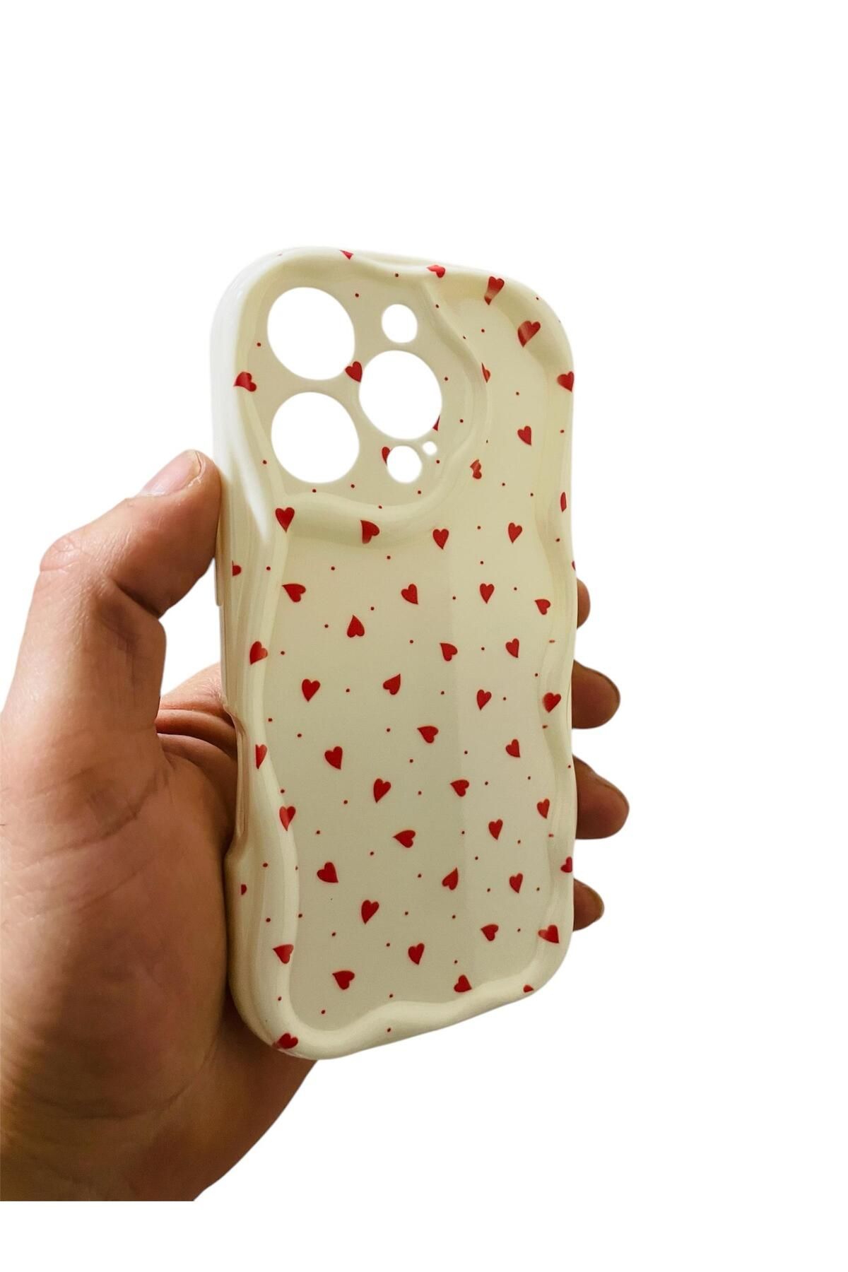 TG CASE STORE İPhone 16 Pro Kırmızı Kalp Desenli Silikonlu Telefon Kılıfı