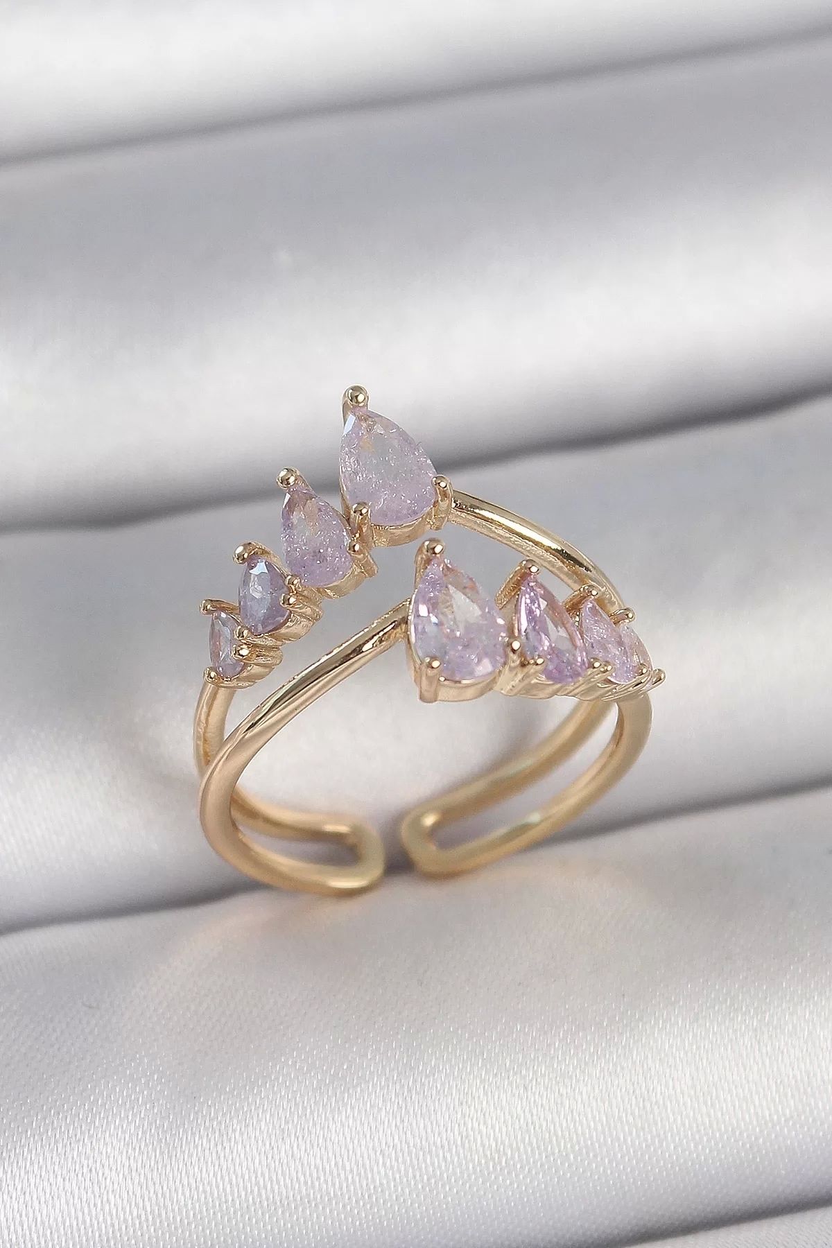 Clariss Pirinç Gold Renk Mor Damla Zirkon Taşlı Taç Model Kadın Yüzük