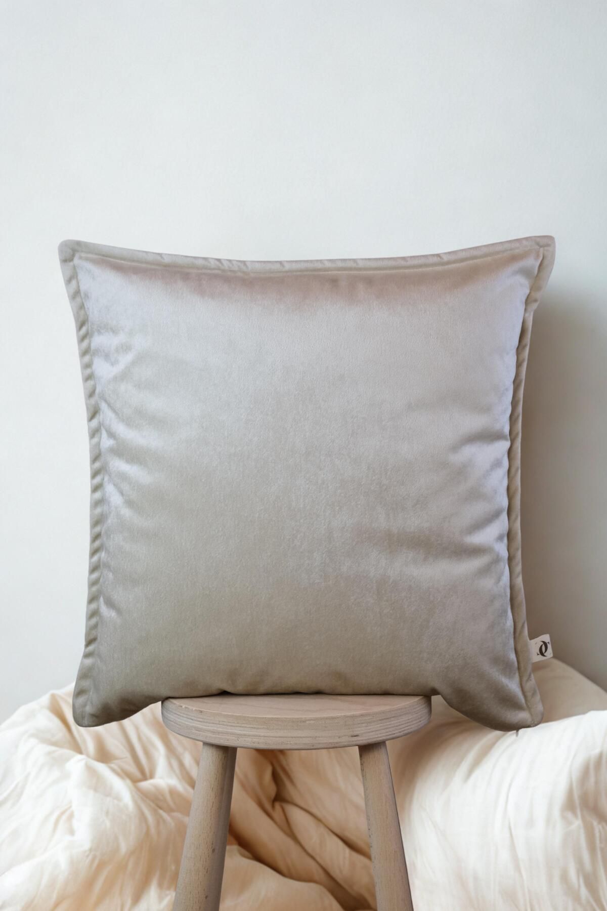CASACLOTH Babyface Modern Dokulu Scarlett 50x50 Tekli Dolgulu Kırlent