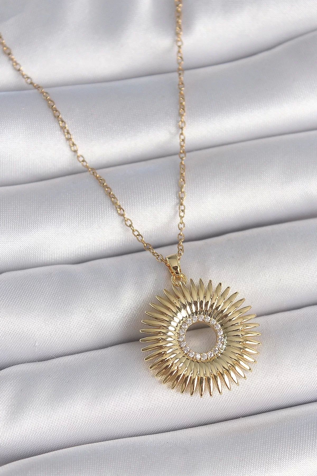 Clariss 316L Çelik Gold Renk Zincir Zirkon Taşlı Nova Yıldız Model Kadın Kolye