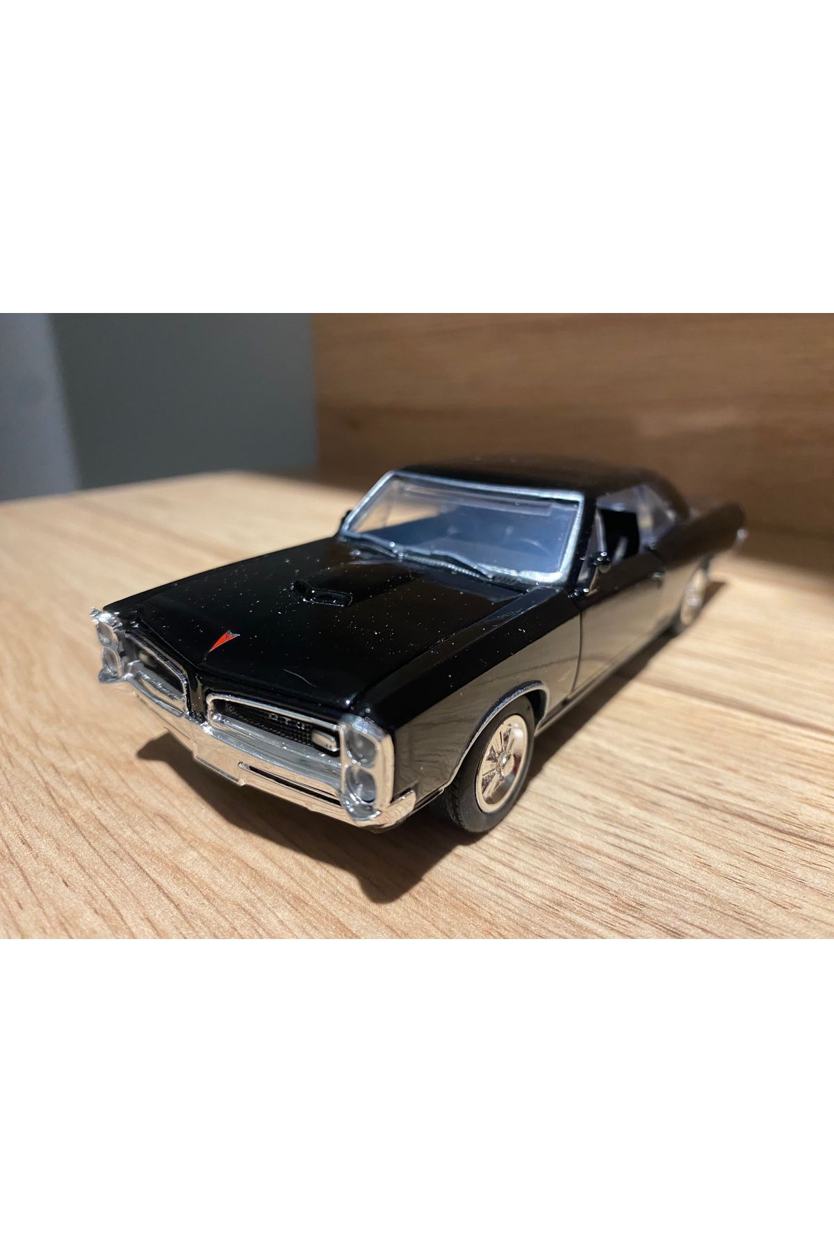liss çarşı Klasik 1966 Pontiac GTO Koleksiyonluk 1:32 Model Araba Kaput ve Kapılar Açılan Marka Bandrollü