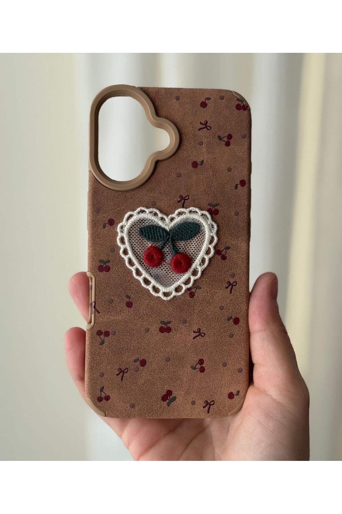 FİŞNEİLETİŞİM İPHONE 16 UYUMLU KİRAZ DESENLİ VİNTAGE DERİ GÖRÜNÜMLÜ TABA KILIF