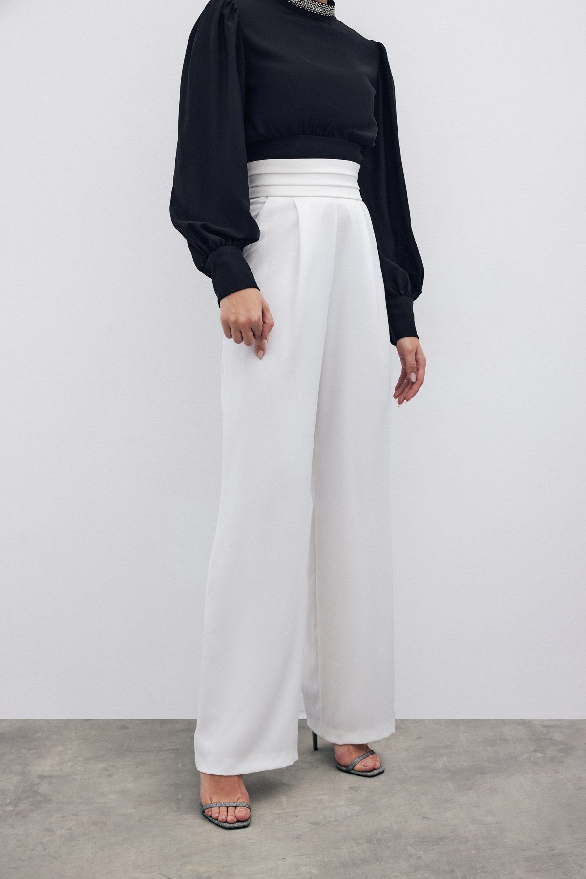 Sateen-Pantaloni cu talie și buzunare de culoare ecru 7