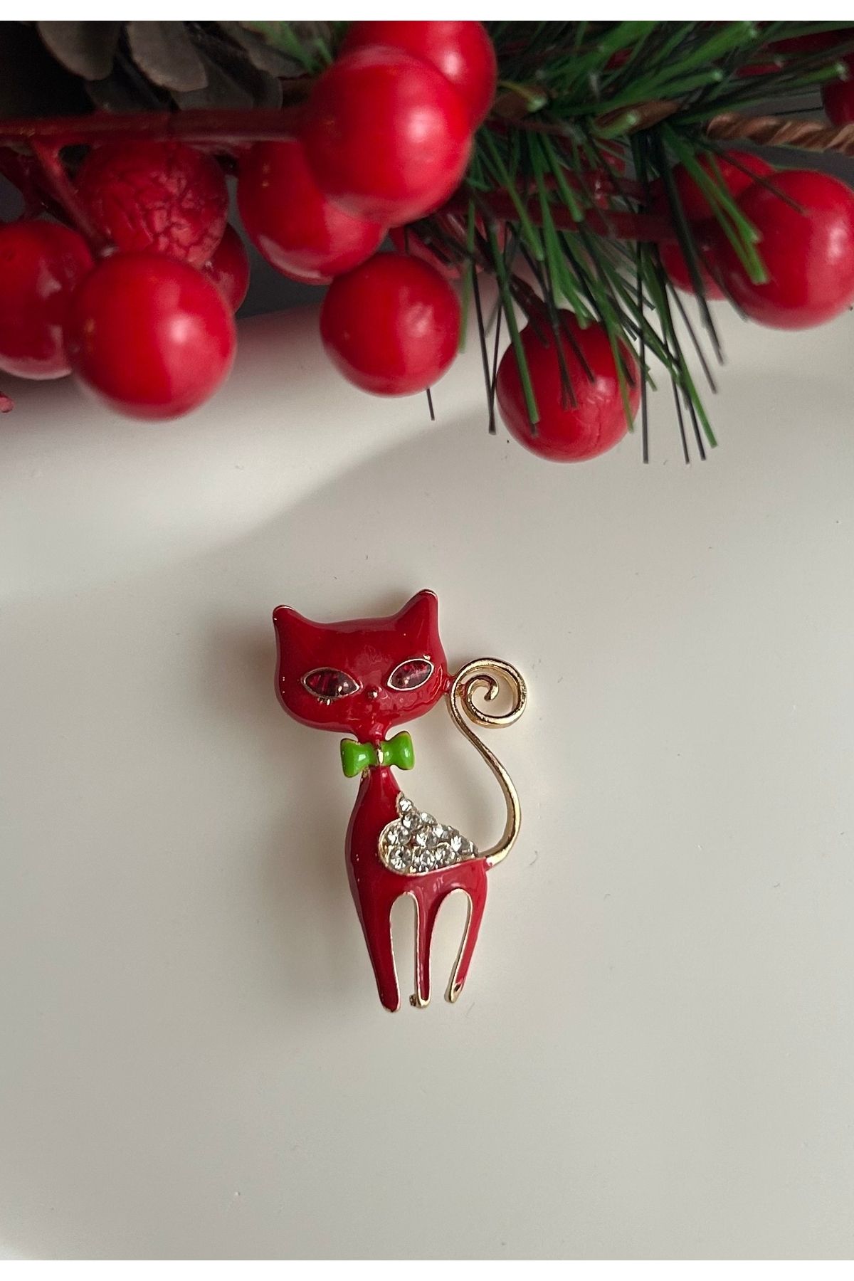 Mimosa Taşlı Kedi Broş (Beyaz-Kırmızı)