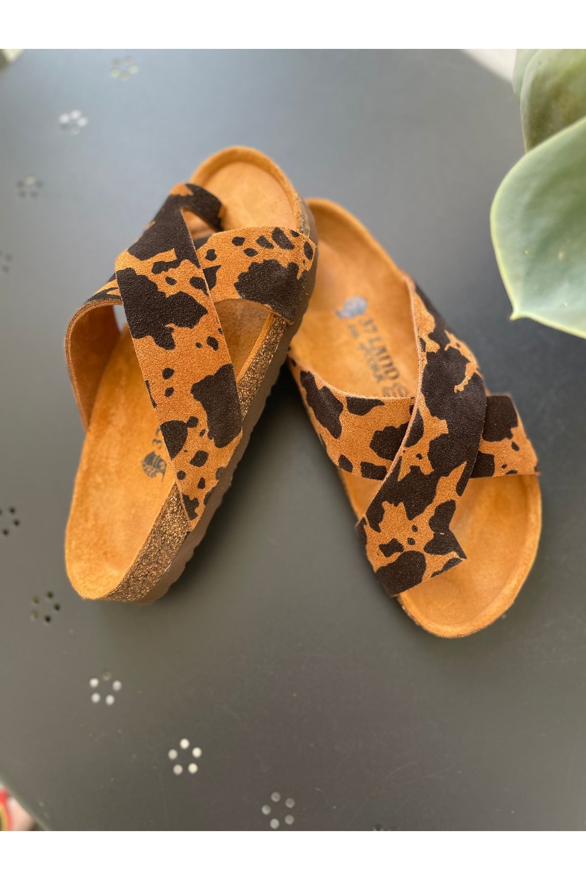 Land of Cork Anatomik Doğal Mantar Tabanlı Cow Animal Print Süet Parmak Arası Kadın Terlik