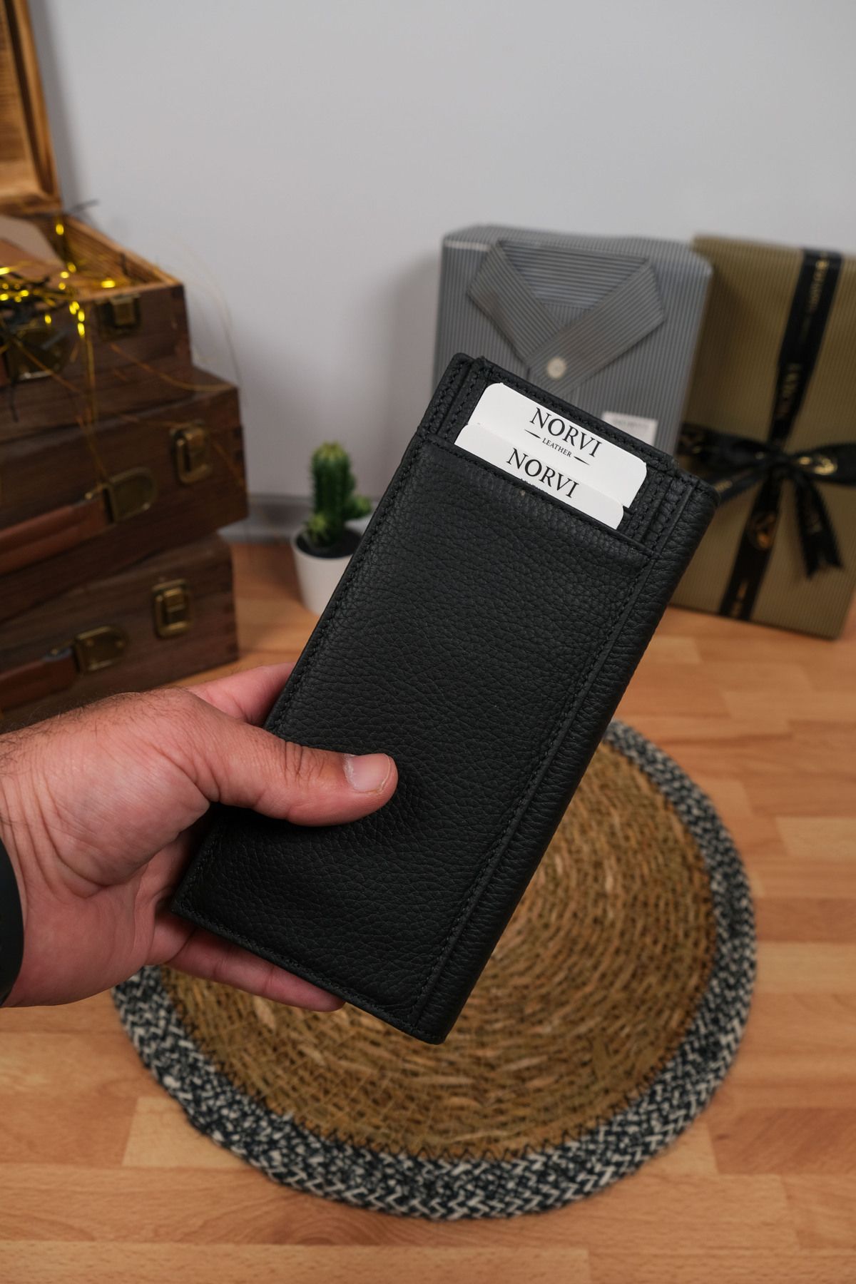 Norvi Leather Telefon Bölmeli Mıknatıslı Hakiki Eskitme Deri Cüzdan Siyah