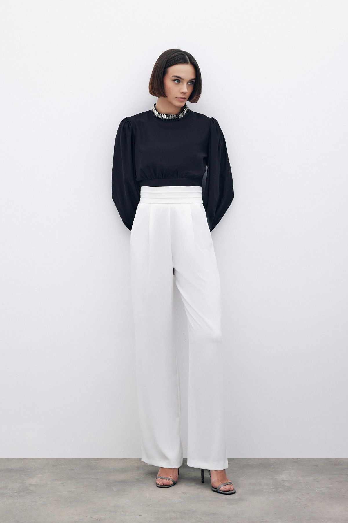Sateen-Pantaloni cu talie și buzunare de culoare ecru 4