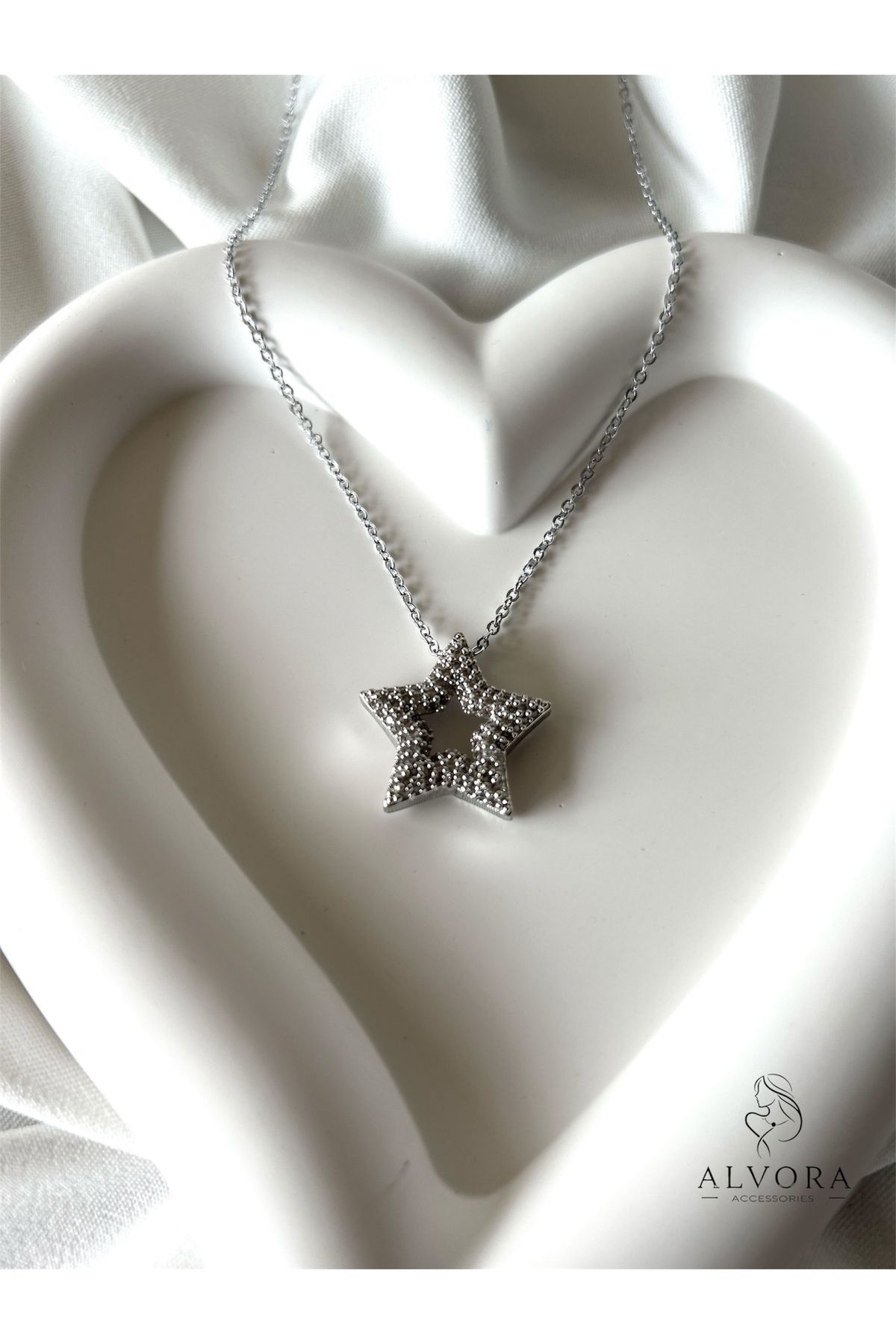 Alvora Accessories Zirkon Taşlı Gümüş Renk İçi Boş Yıldız Şeklinde Kolye