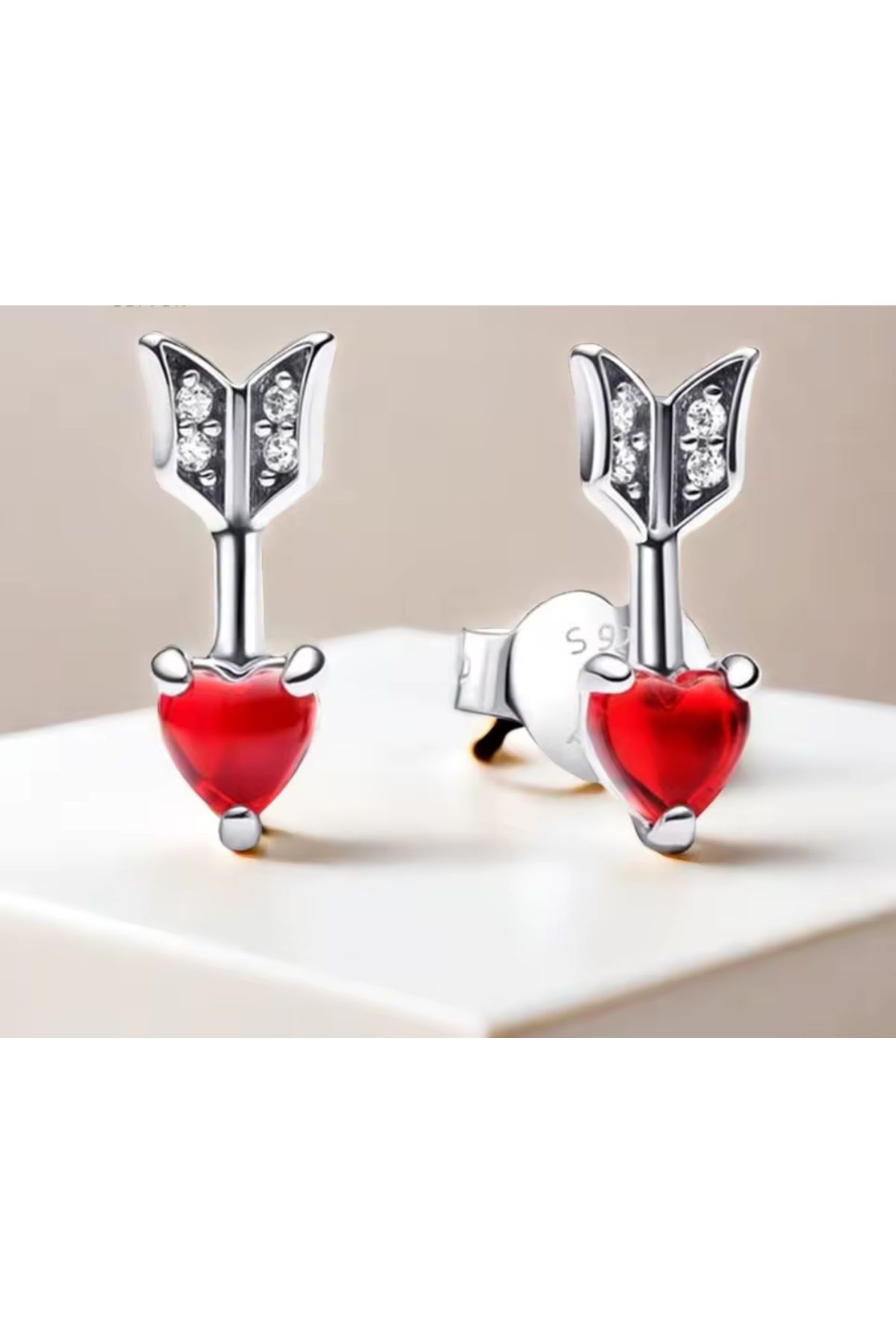 Hector&Co. Jewellery Gümüş Ok ve Murano Camı Kalp Çivi Küpe