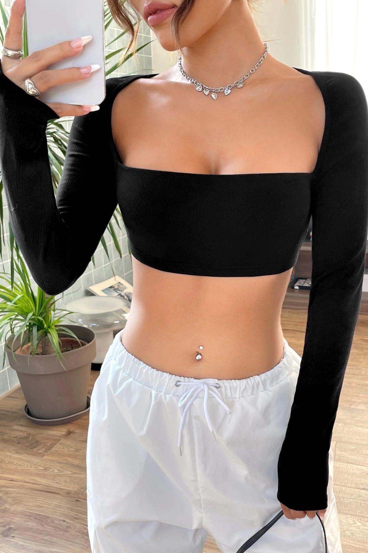 Nemere Kadın Siyah Uzun Kol Göğüs ve Sırt Dekolteli Crop Top Bluz