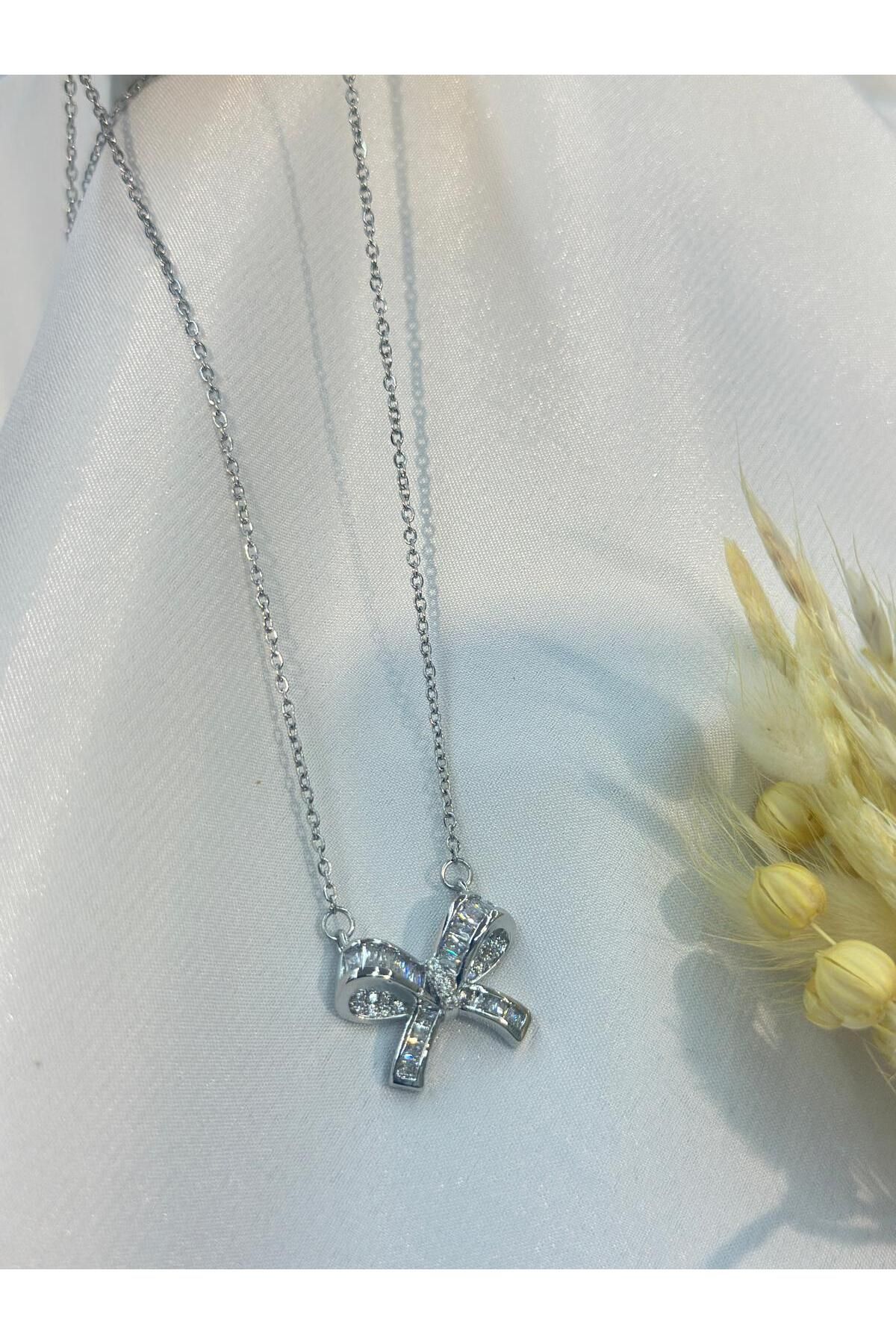 melif accesories Gümüş Renk Kurdele Figürlü Çelik Minimalist Kolye - Zarif ve Şık Tasarım, Modern Minimalizm