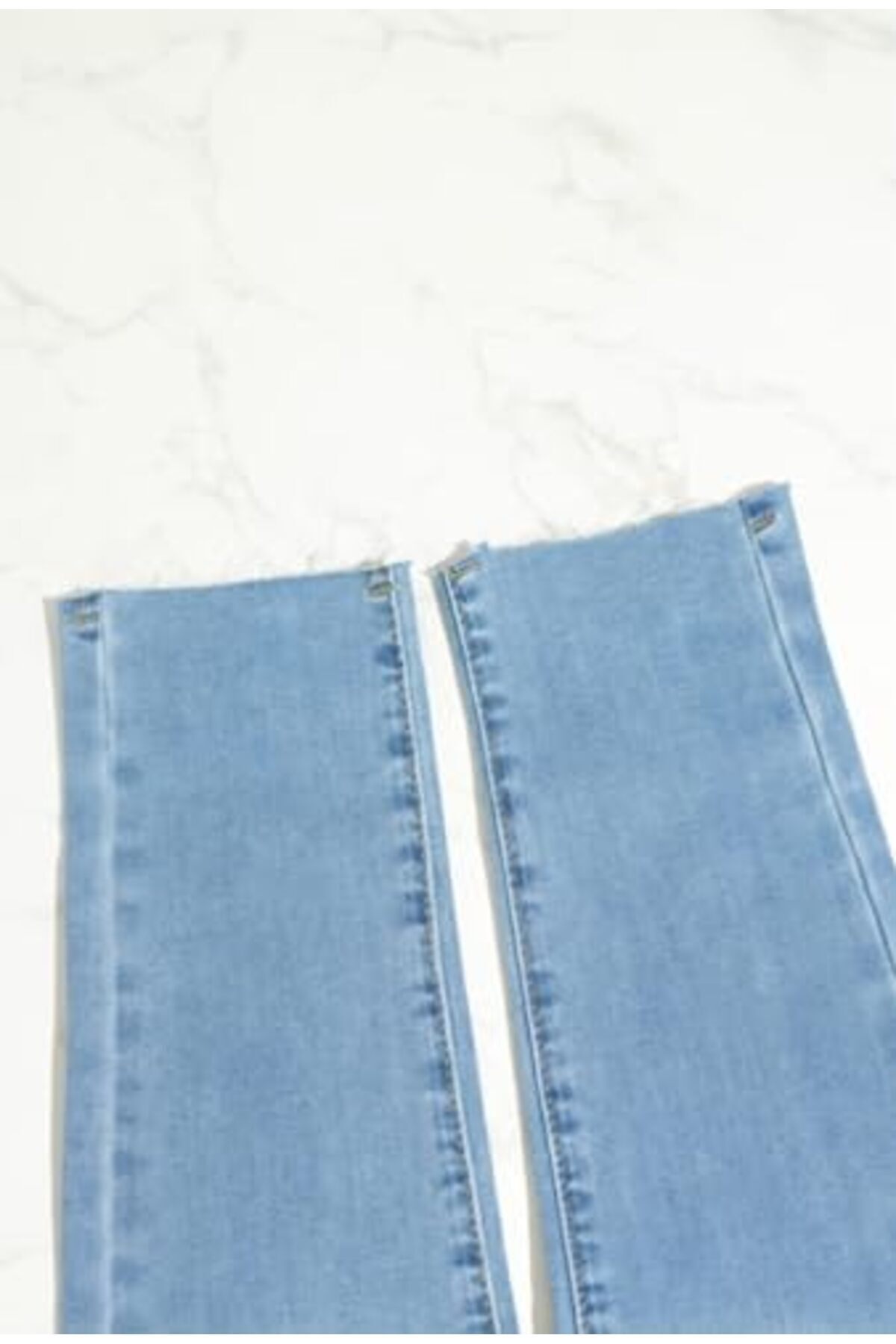 بنطلون جينز أزرق فاتح عصري للنساء من بونكا