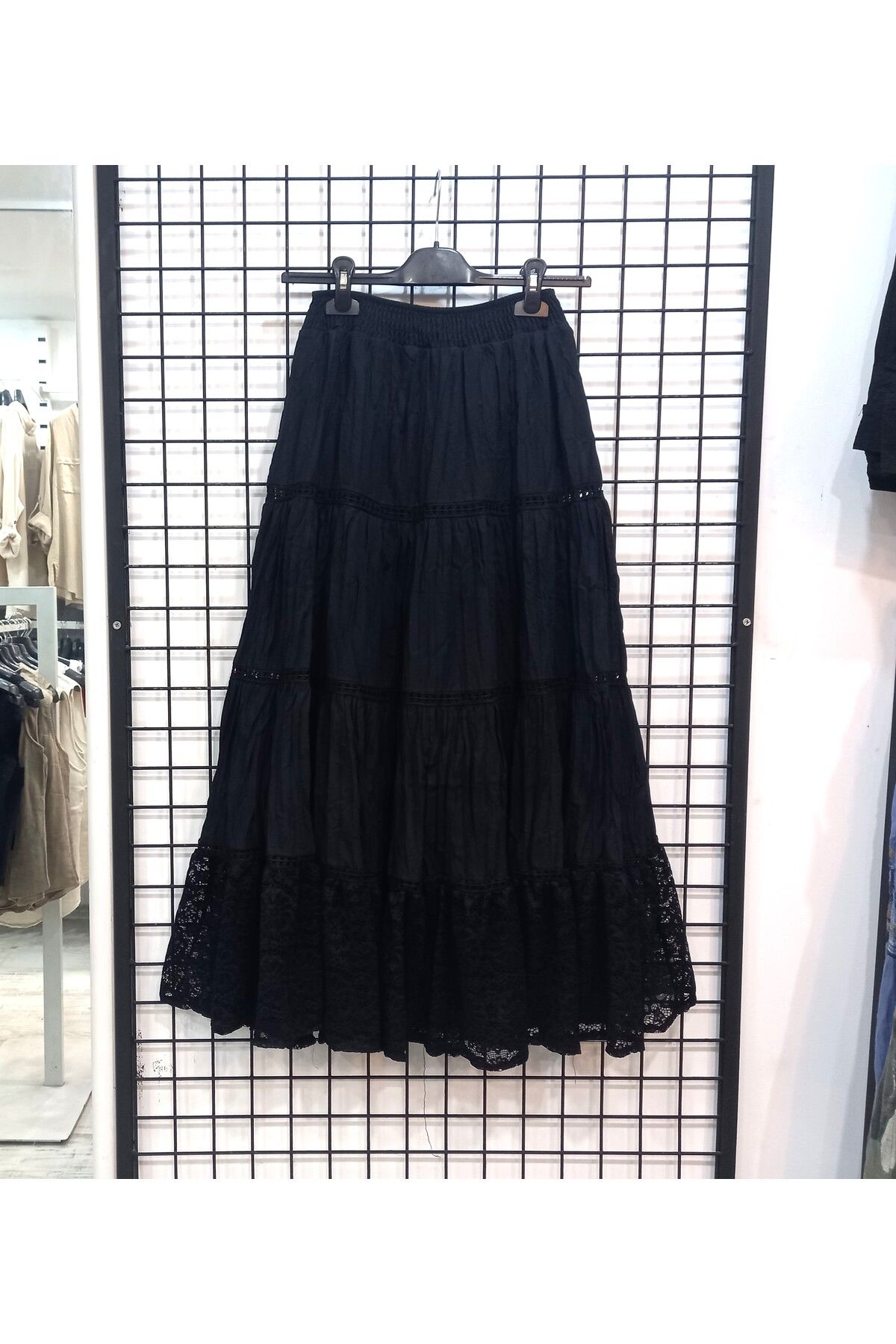 Butik Şans Dantel Detaylı Katlı Uzun Etek