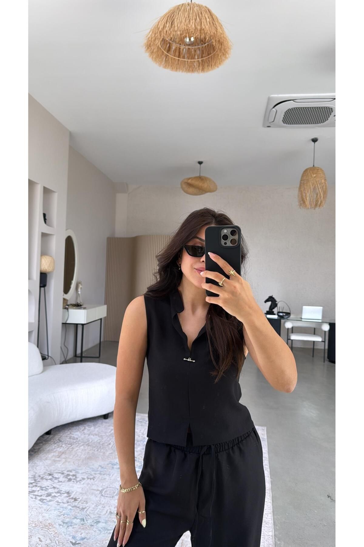 Buket Teke Siyah Gümüş Aksesuarlı Pantolon Bluz Takım