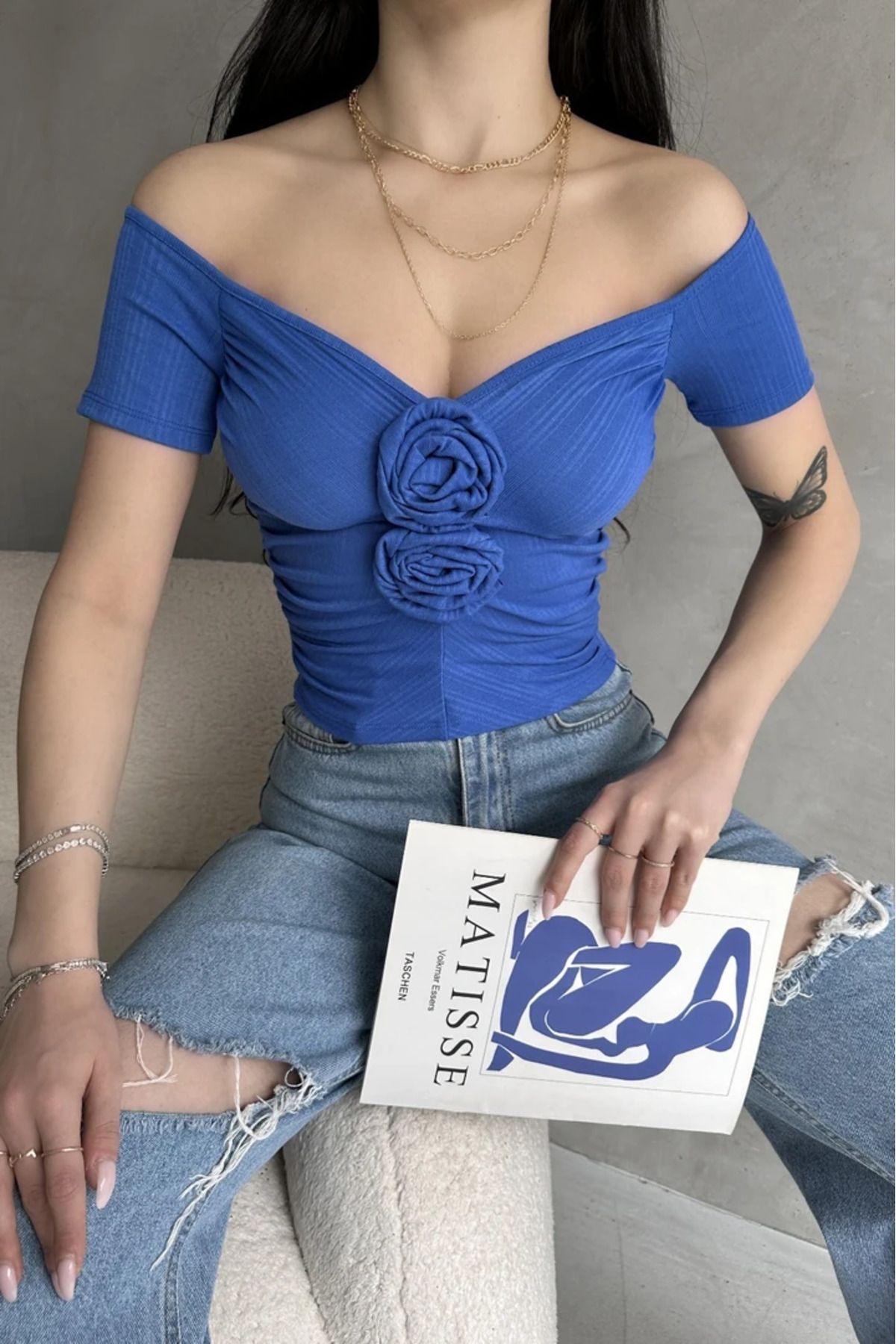 defiletekstil Kayık Yaka Gül Detaylı Crop Bluz