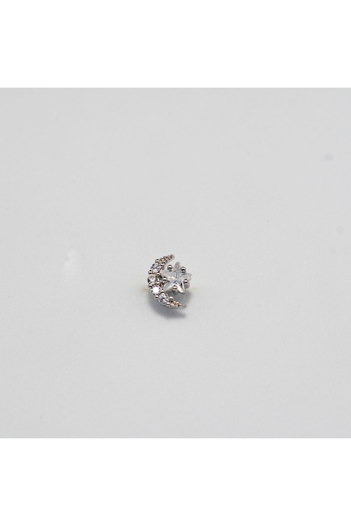 Piercing by Sever AY YILDIZ ÇELİK PIERCING… GÜMÜŞ/SILVER RENKLİ ve ŞEFFAF TAŞLI (TARGUS HELIX CONCH FLAT)