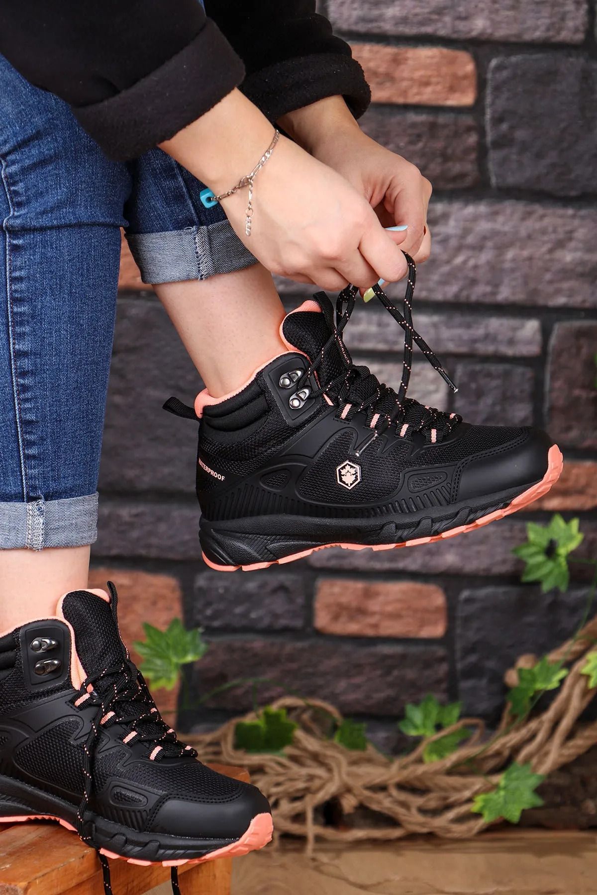 چکمه مشکی زنانه سیاه ضد آب در فضای باز بوت پوتین 2welectrichi3pr Lumberjack
